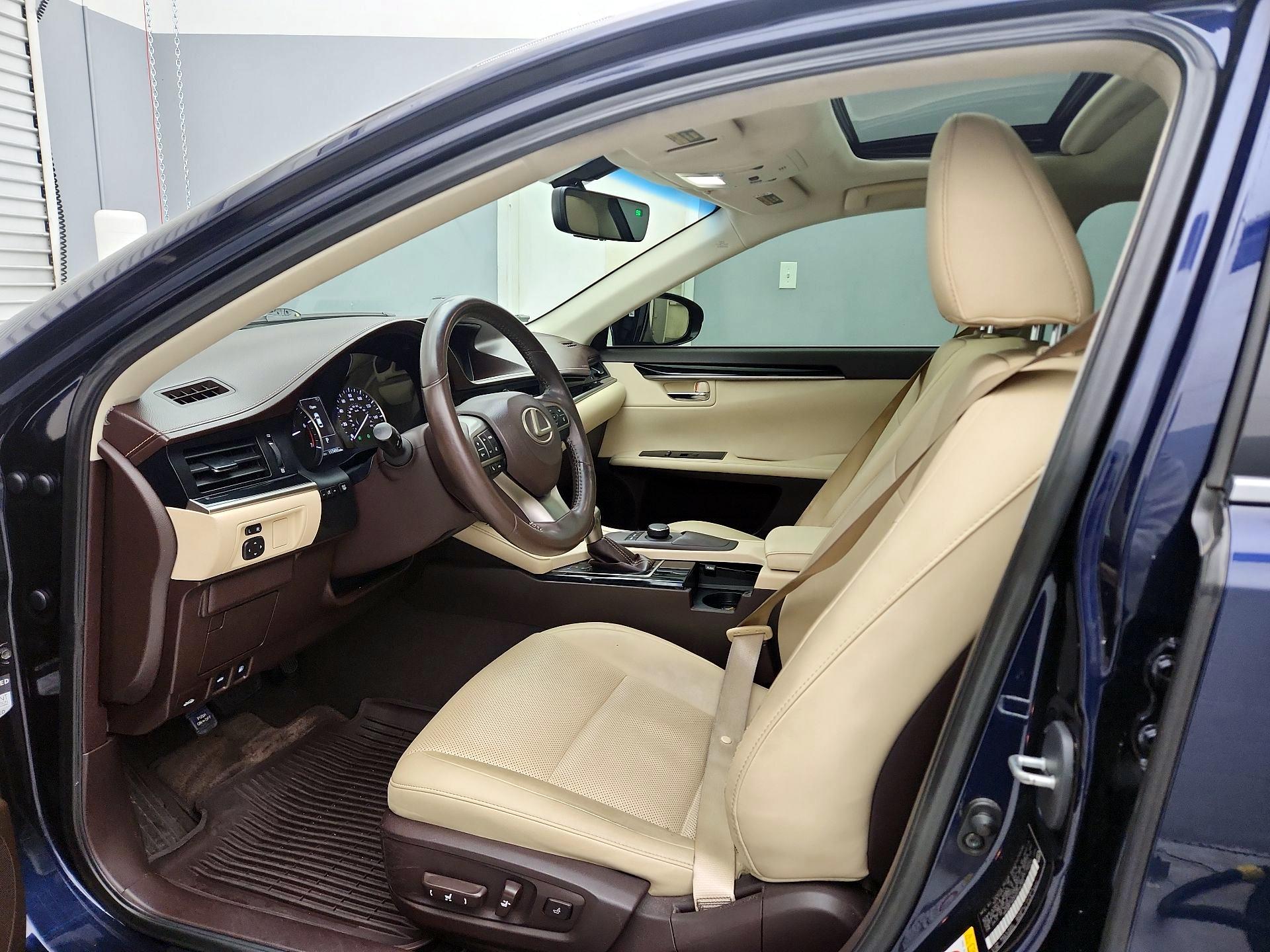 Thumbnail: 2016 Lexus ES - 11