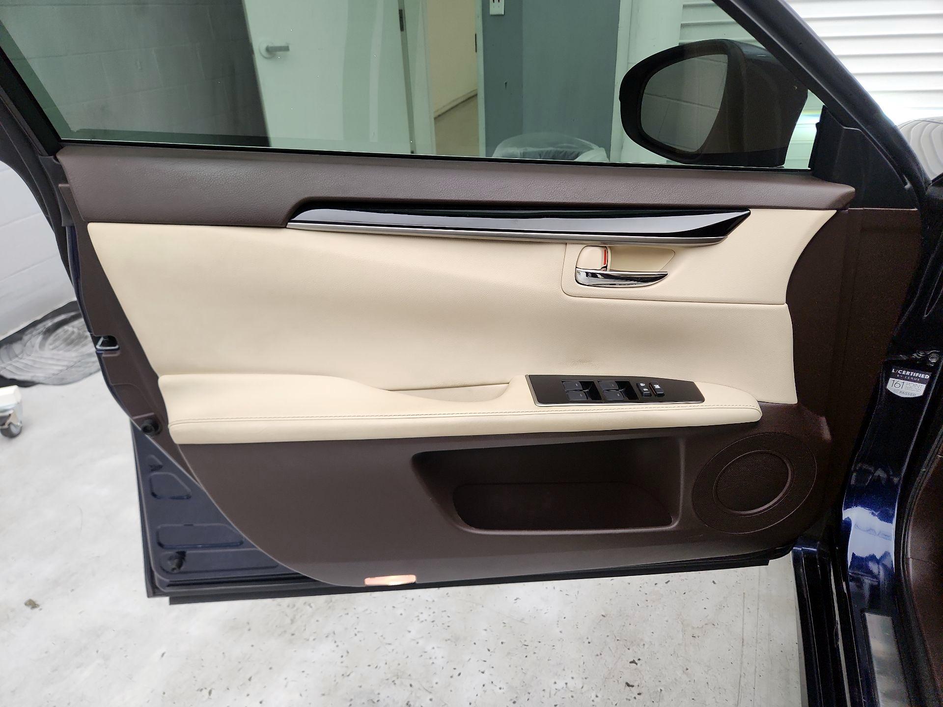 Thumbnail: 2016 Lexus ES - 12