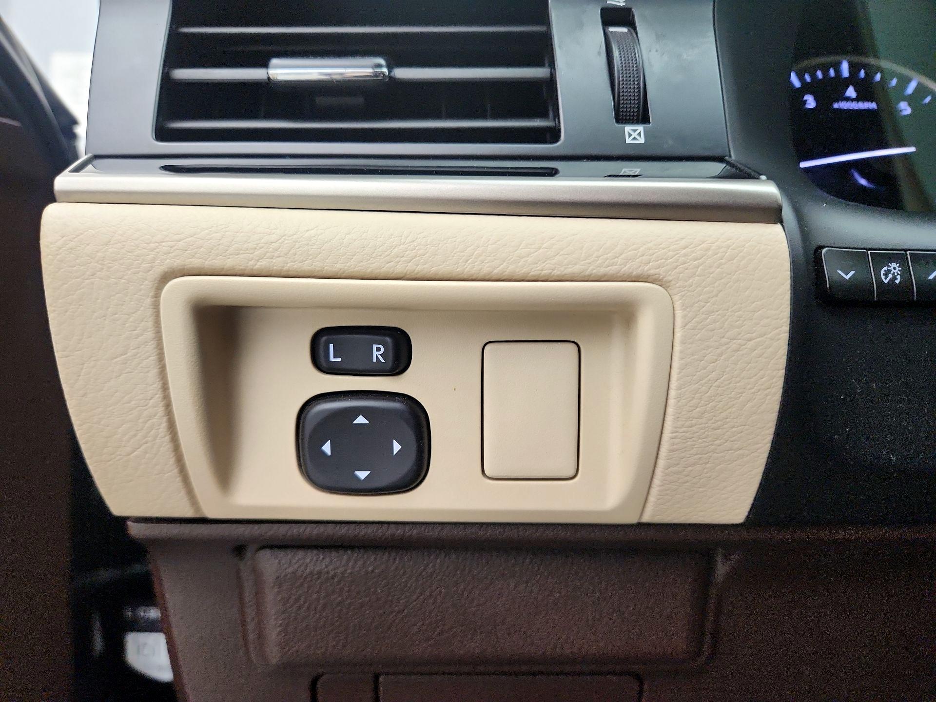 Thumbnail: 2016 Lexus ES - 13