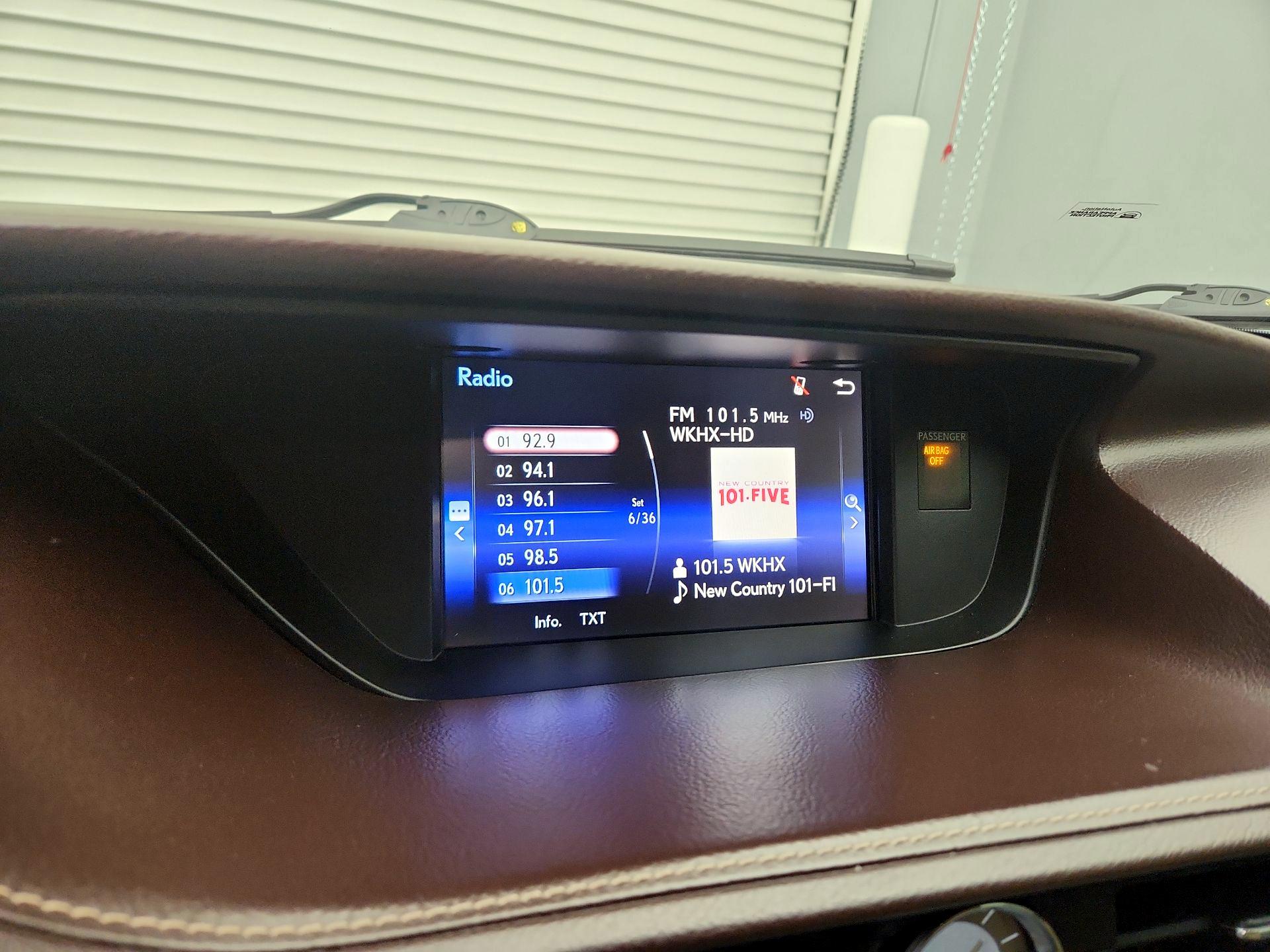 Thumbnail: 2016 Lexus ES - 15