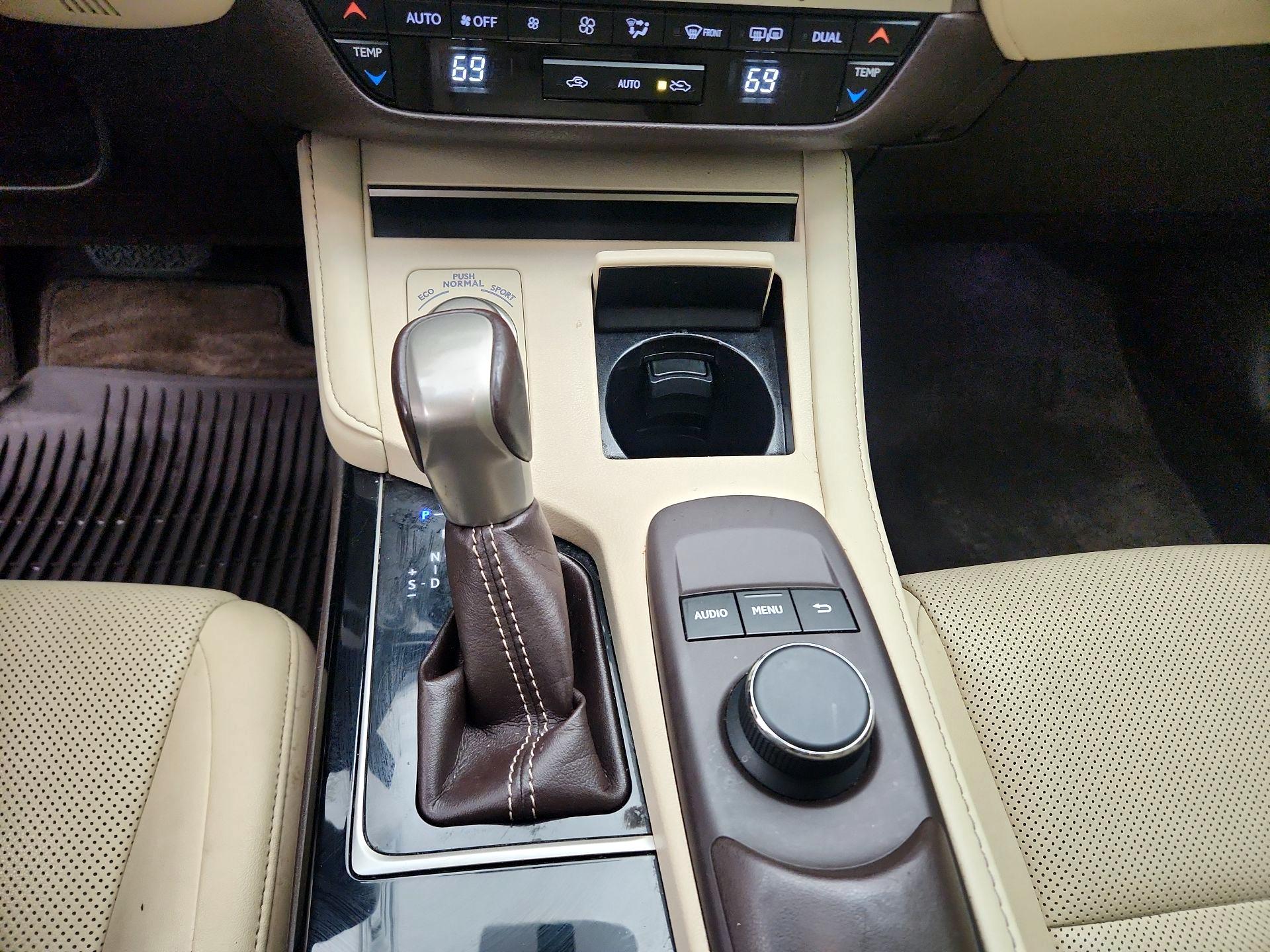 Thumbnail: 2016 Lexus ES - 17