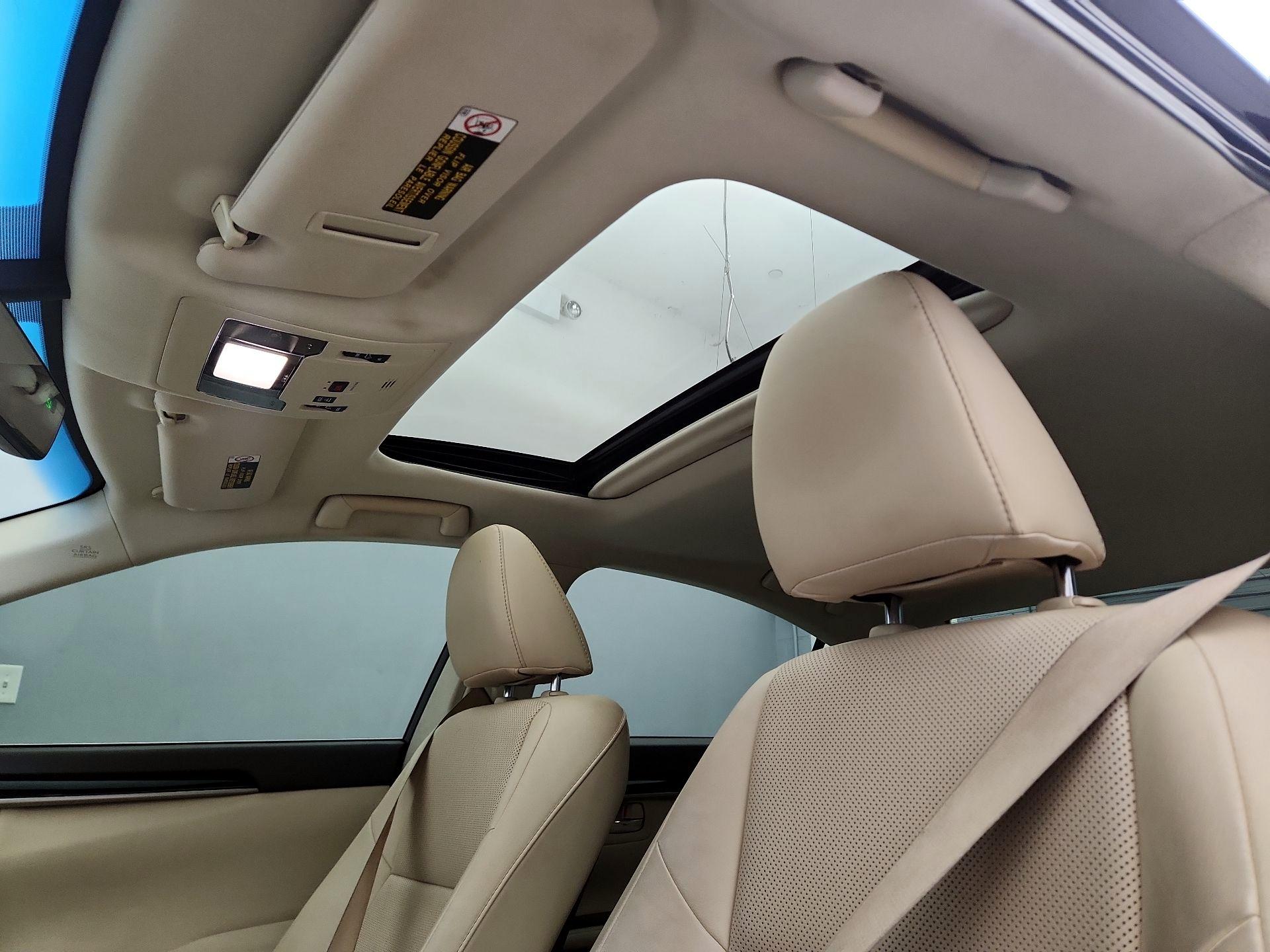 Thumbnail: 2016 Lexus ES - 18