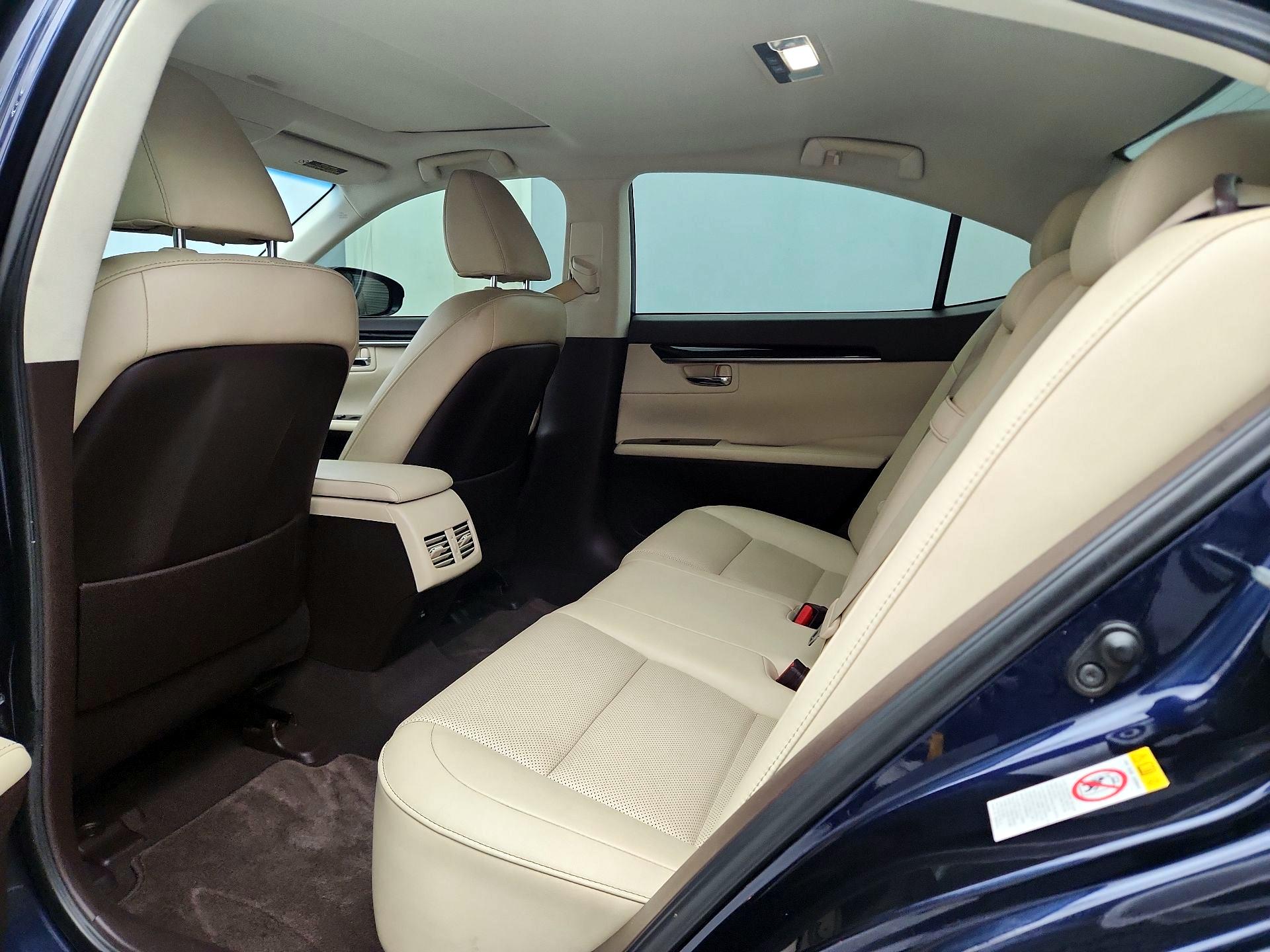 Thumbnail: 2016 Lexus ES - 19