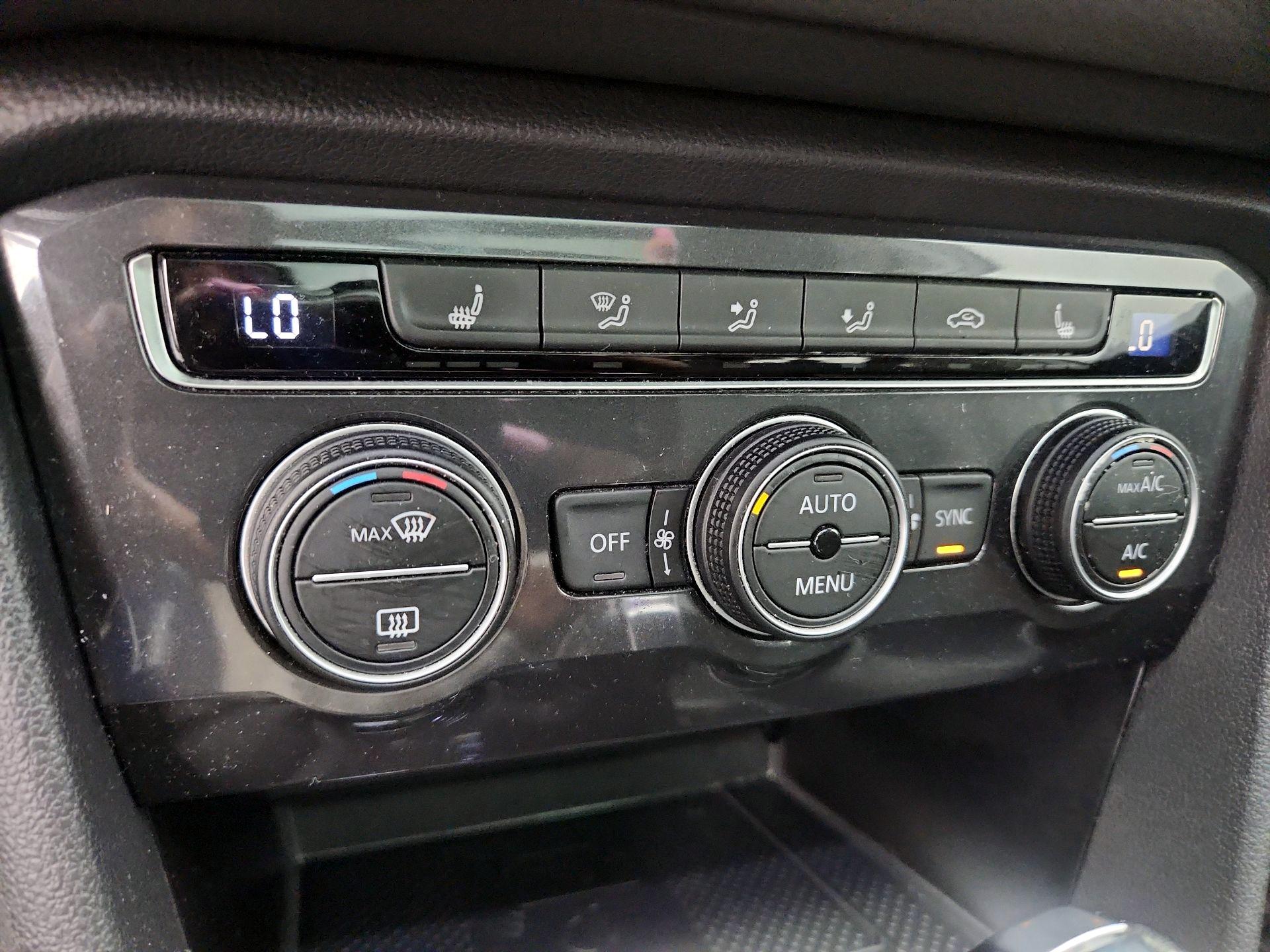 Thumbnail: 2020 Volkswagen Tiguan - 16