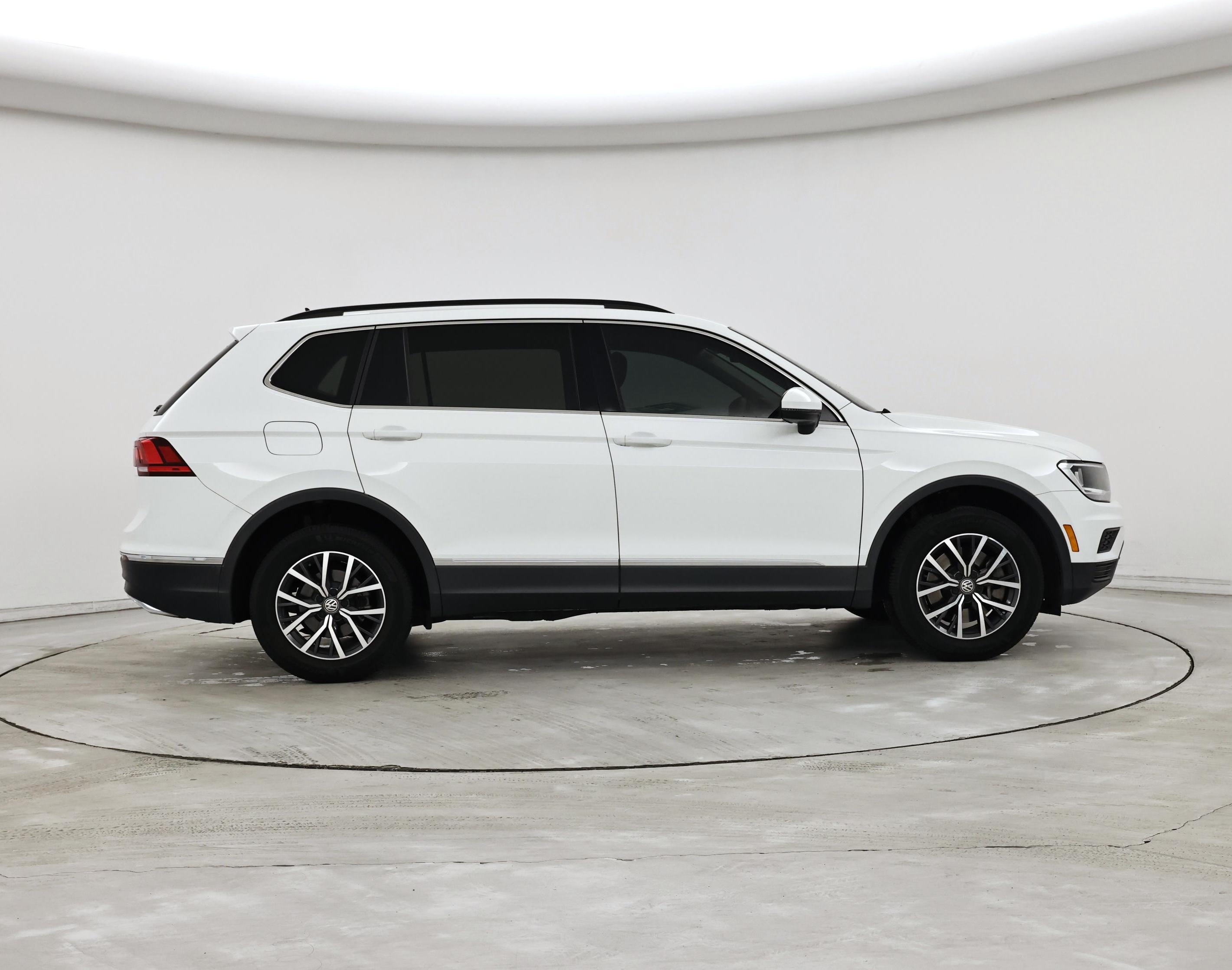 Thumbnail: 2020 Volkswagen Tiguan - 7