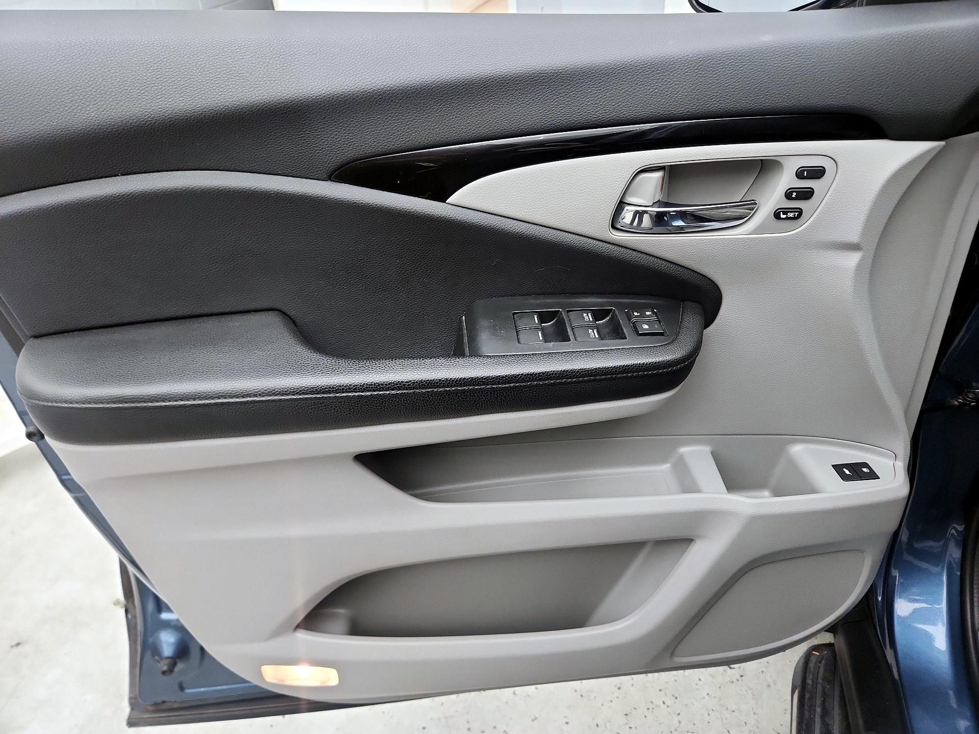 Thumbnail: 2016 Honda Pilot - 12