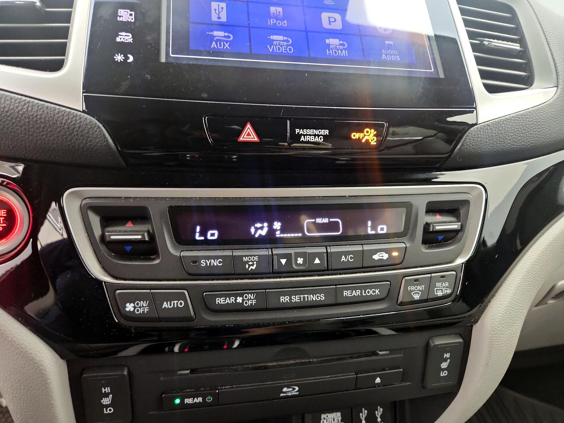 Thumbnail: 2016 Honda Pilot - 16