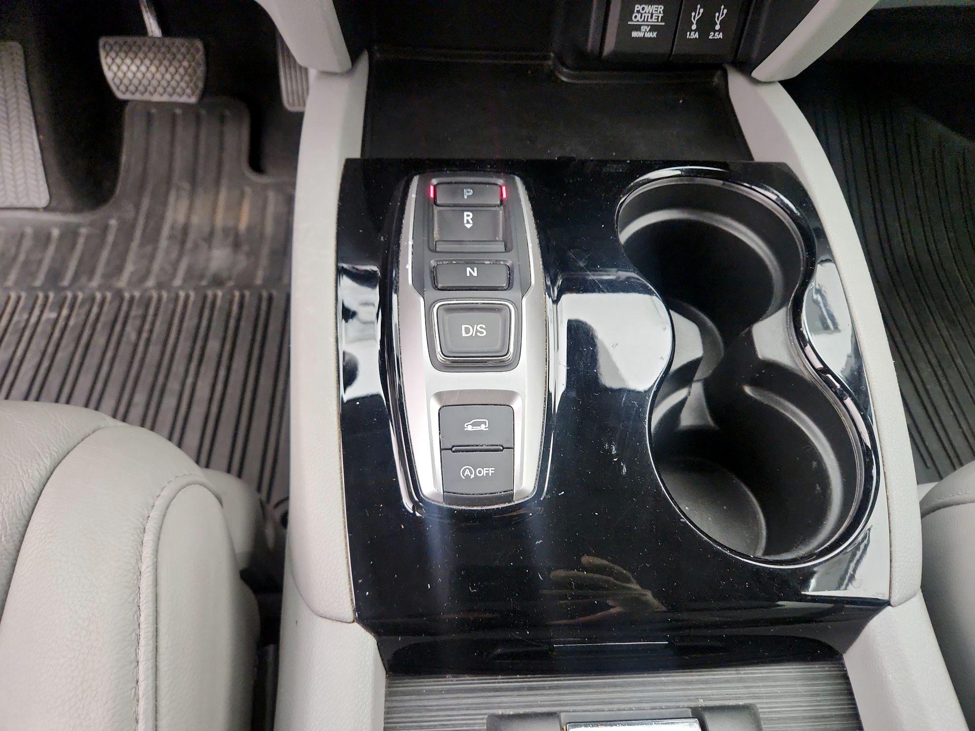 Thumbnail: 2016 Honda Pilot - 17