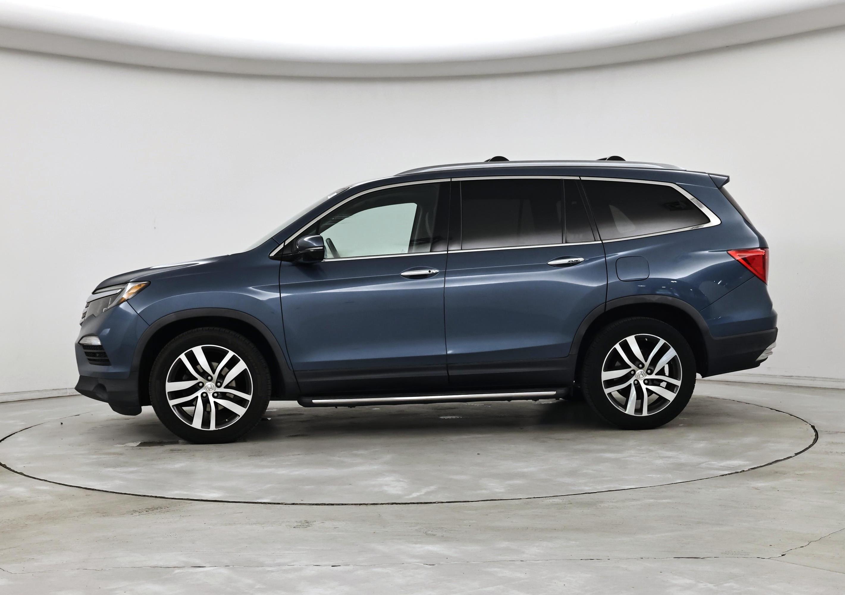 Thumbnail: 2016 Honda Pilot - 3