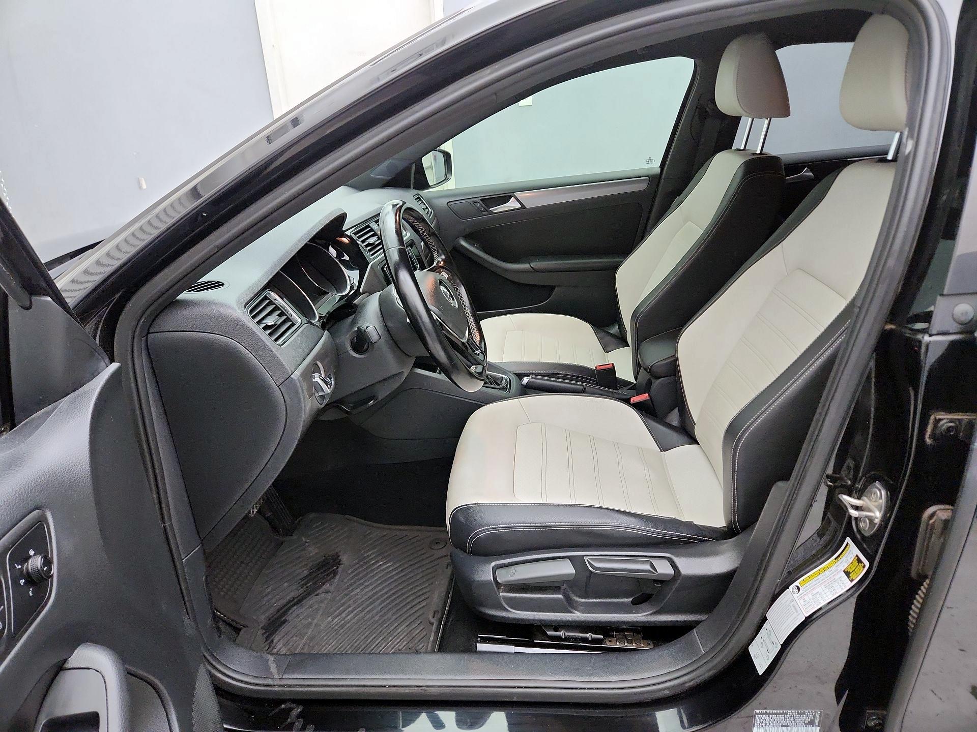 Thumbnail: 2016 Volkswagen Jetta - 11