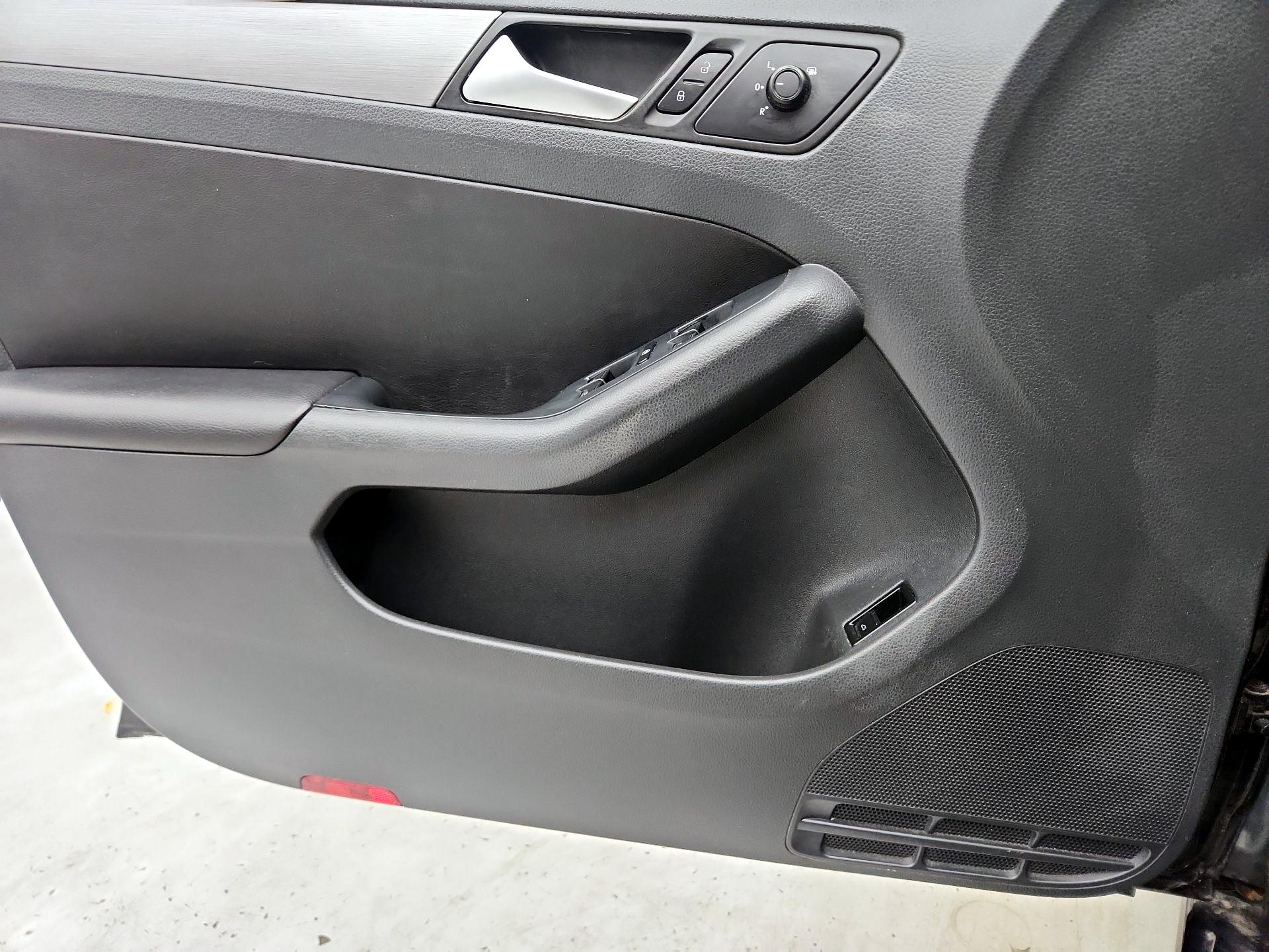 Thumbnail: 2016 Volkswagen Jetta - 12