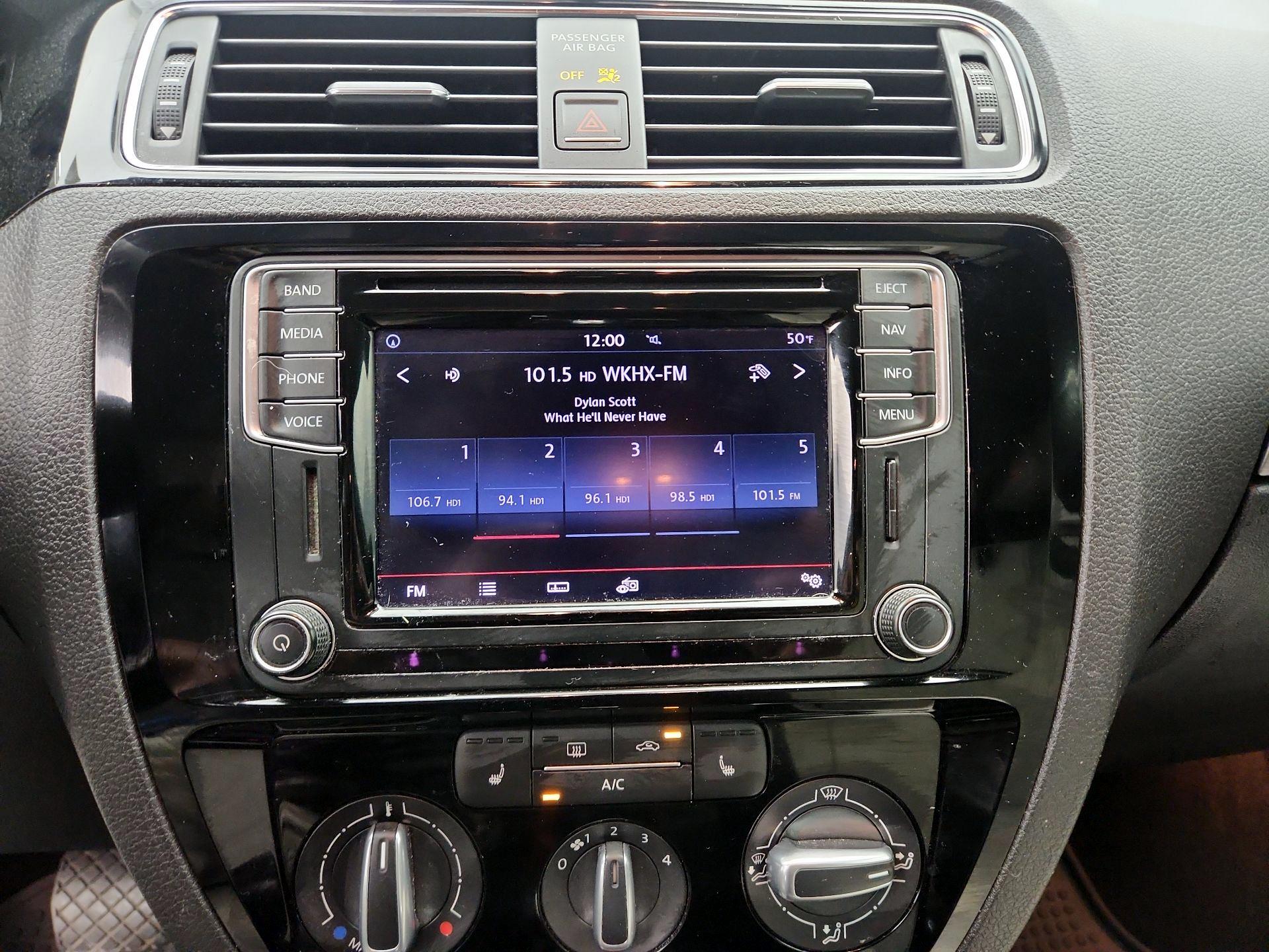 Thumbnail: 2016 Volkswagen Jetta - 15