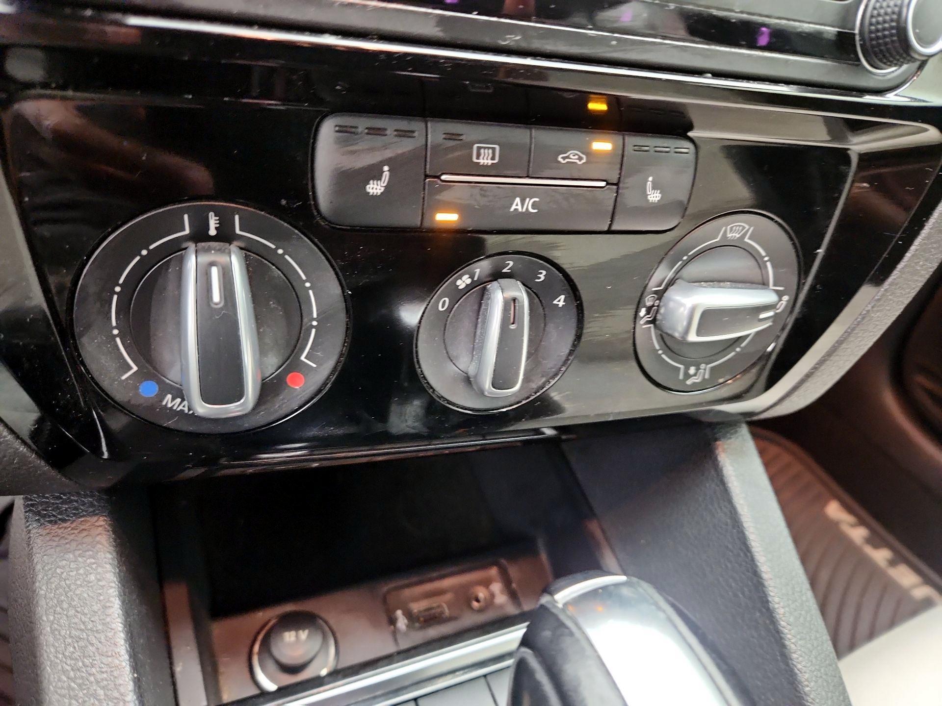 Thumbnail: 2016 Volkswagen Jetta - 16