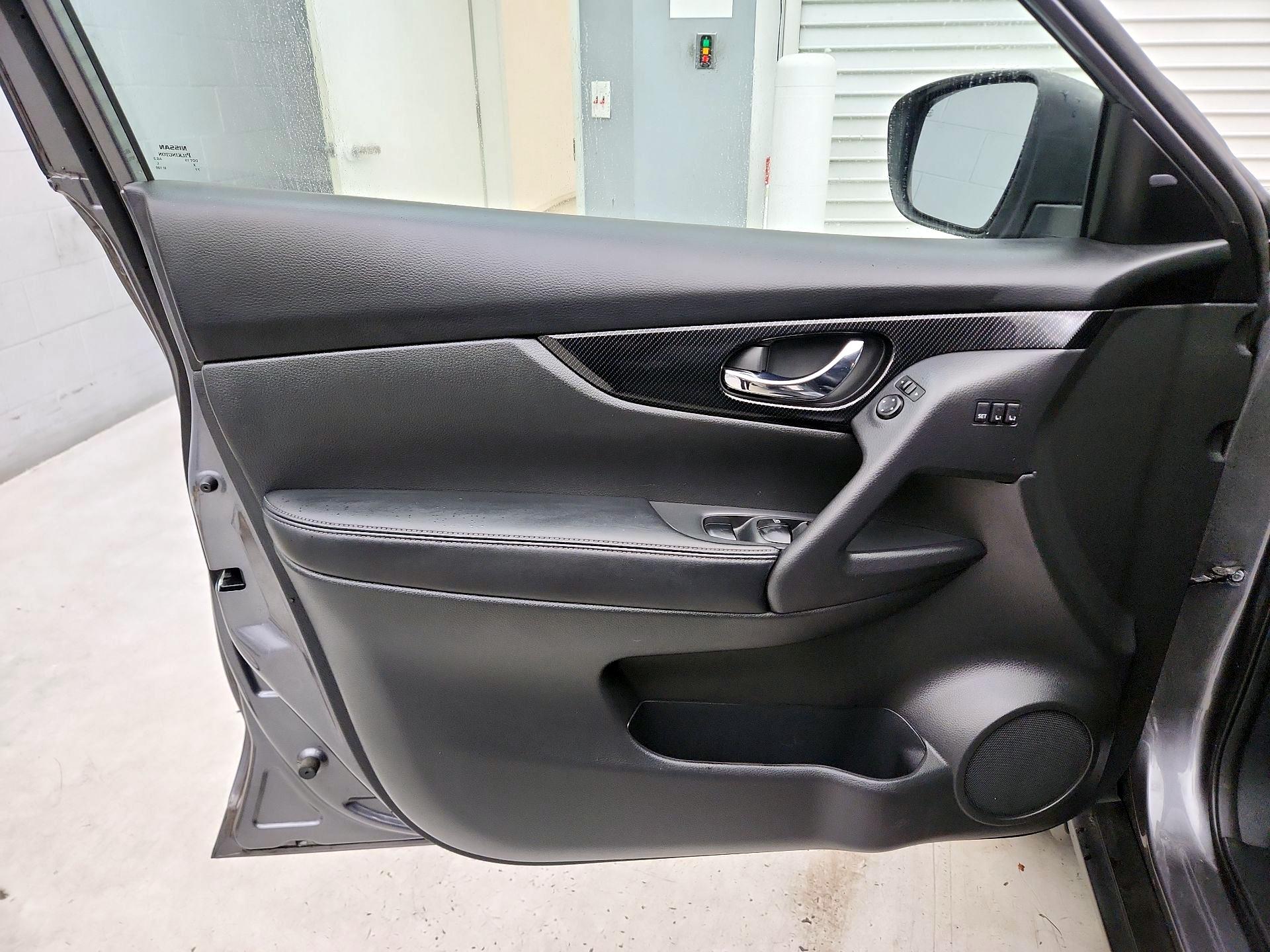 Thumbnail: 2017 Nissan Rogue - 12