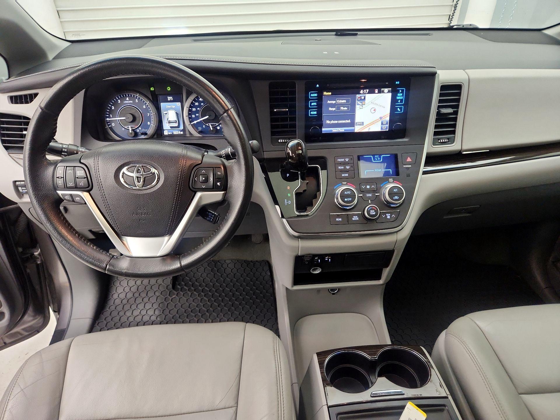 Thumbnail: 2015 Toyota Sienna - 9