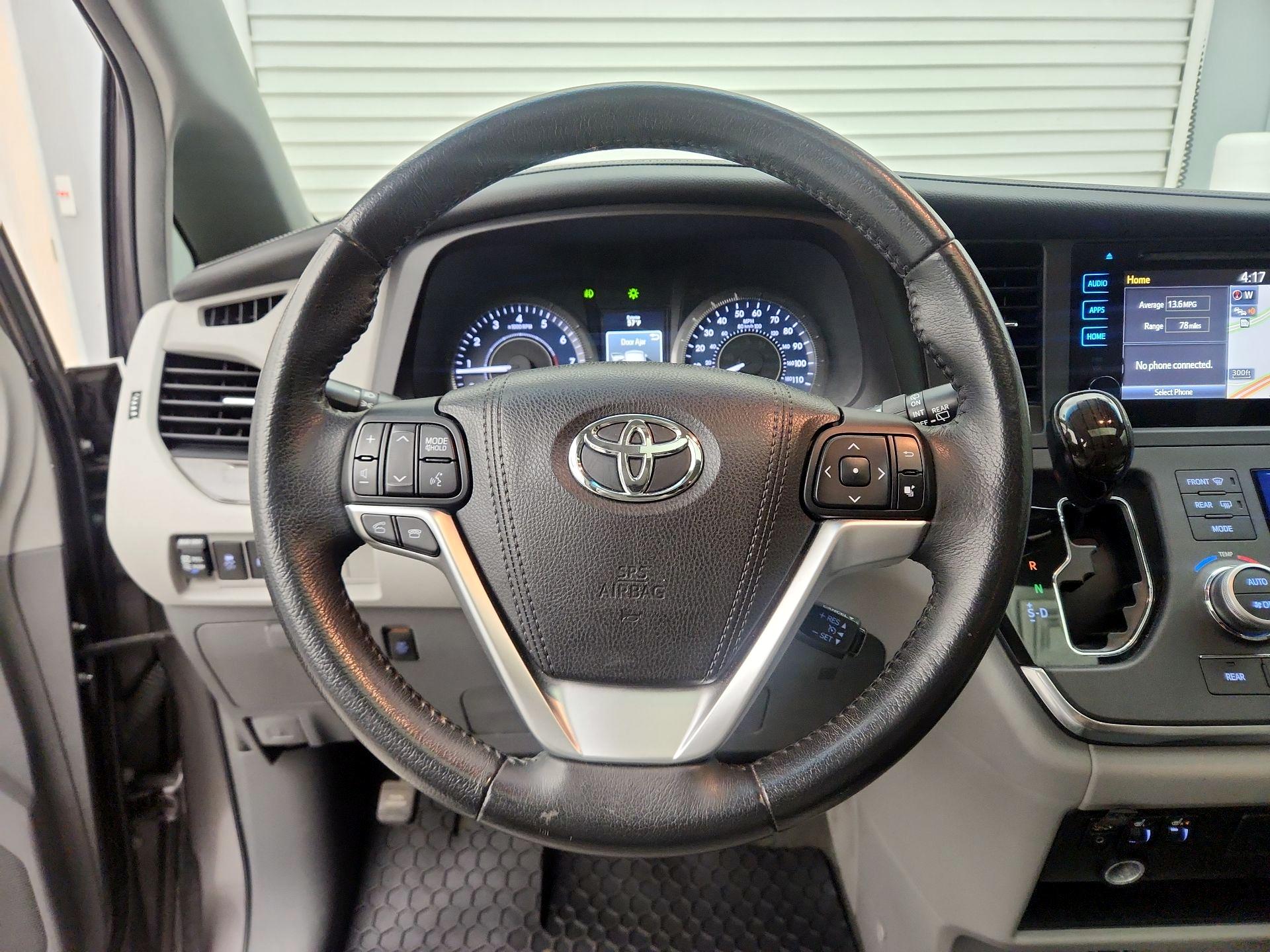 Thumbnail: 2015 Toyota Sienna - 10