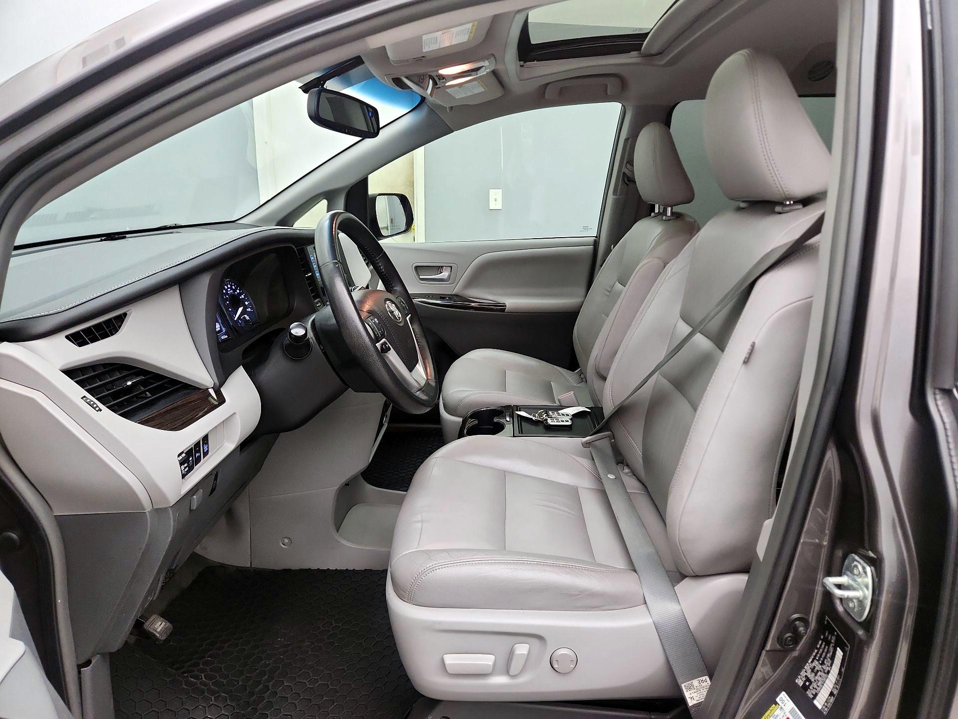 Thumbnail: 2015 Toyota Sienna - 11