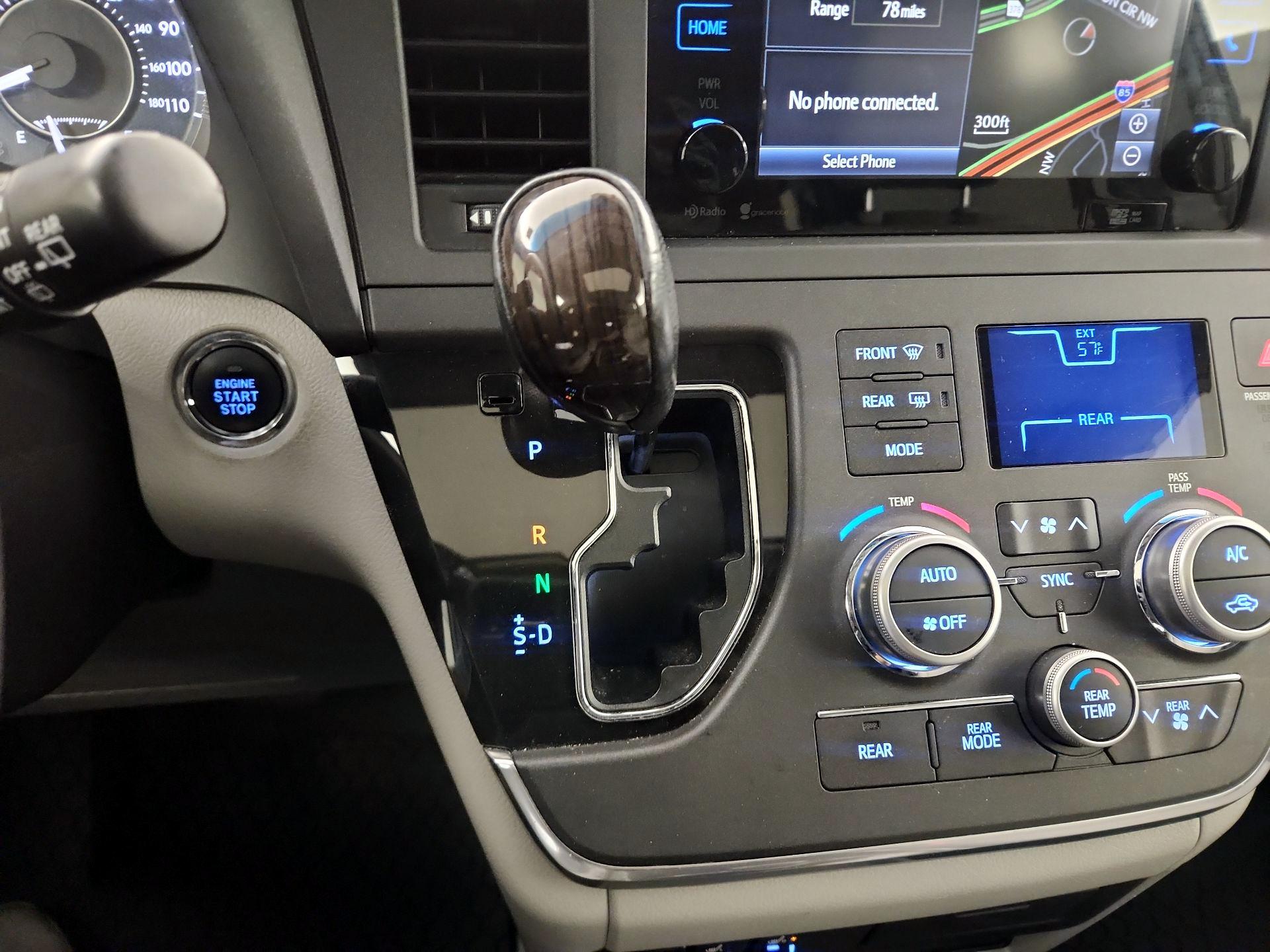 Thumbnail: 2015 Toyota Sienna - 17