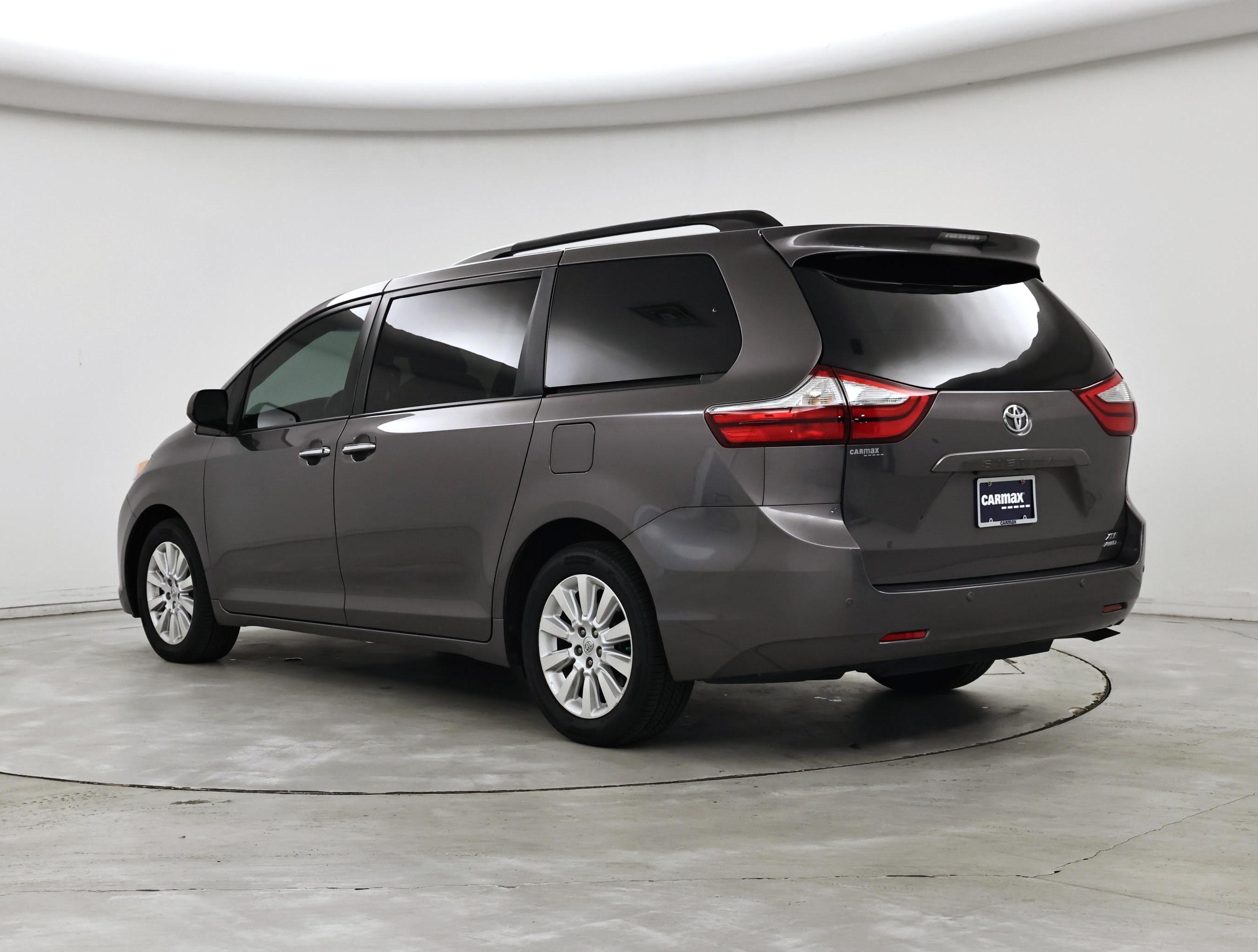 Thumbnail: 2015 Toyota Sienna - 2