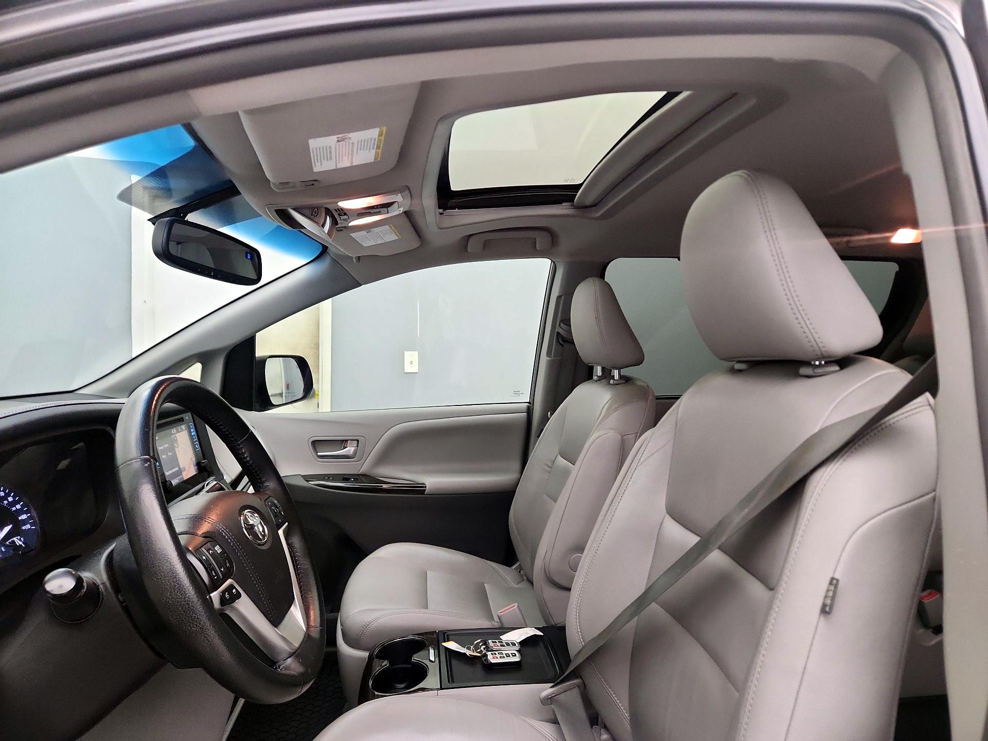 Thumbnail: 2015 Toyota Sienna - 19
