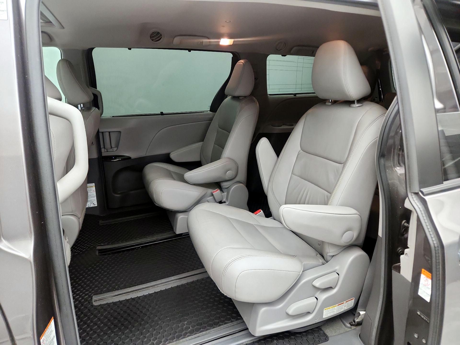 Thumbnail: 2015 Toyota Sienna - 20