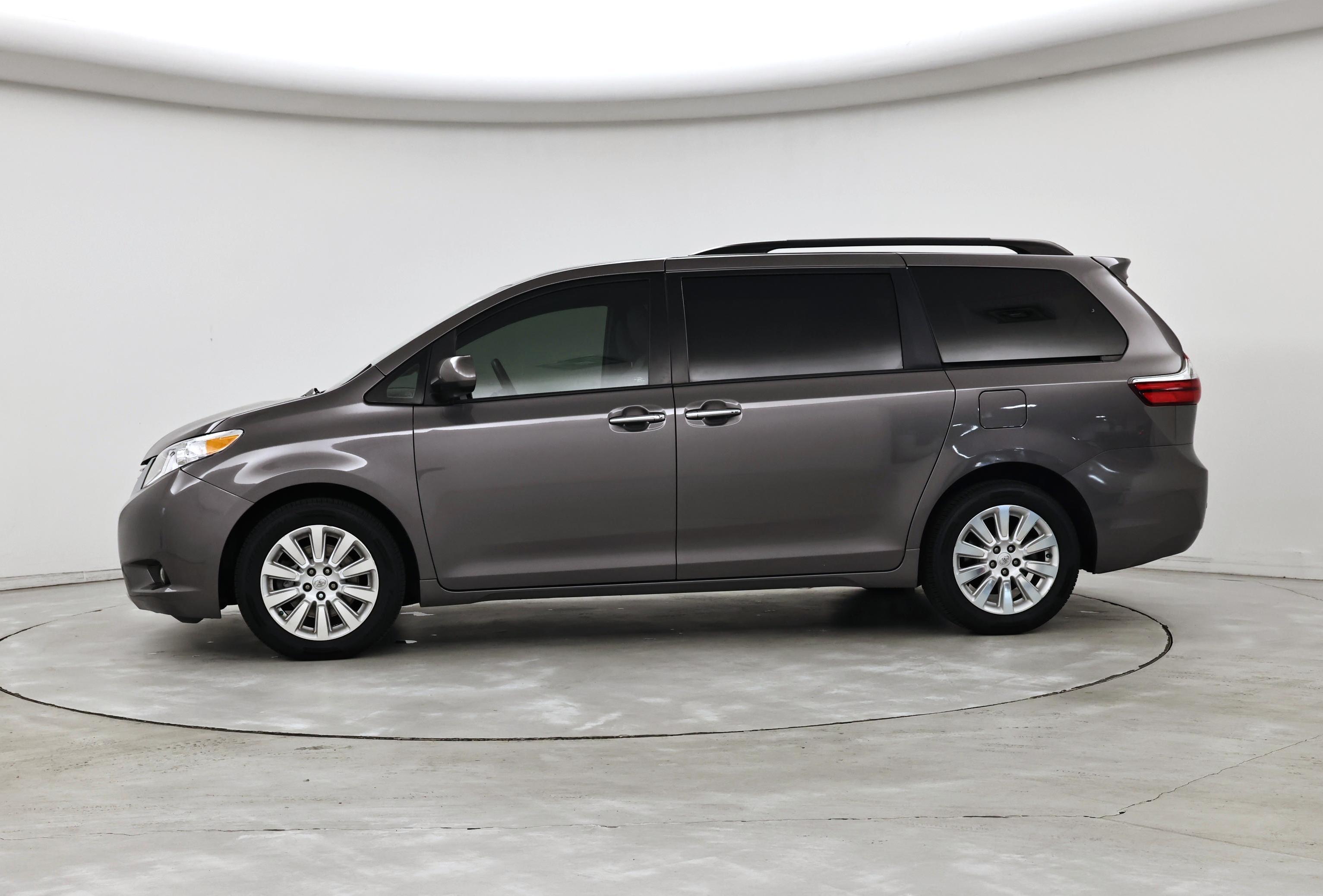 Thumbnail: 2015 Toyota Sienna - 3