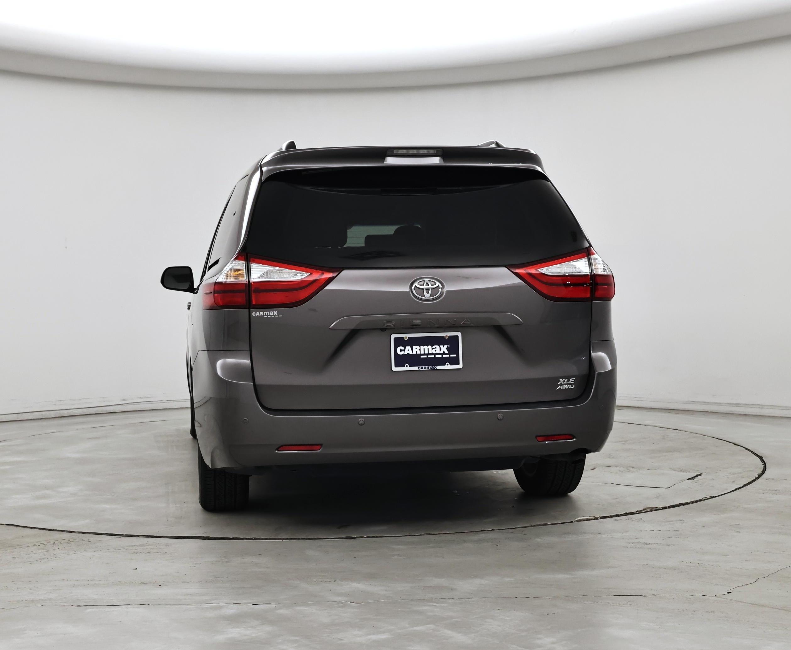 Thumbnail: 2015 Toyota Sienna - 6