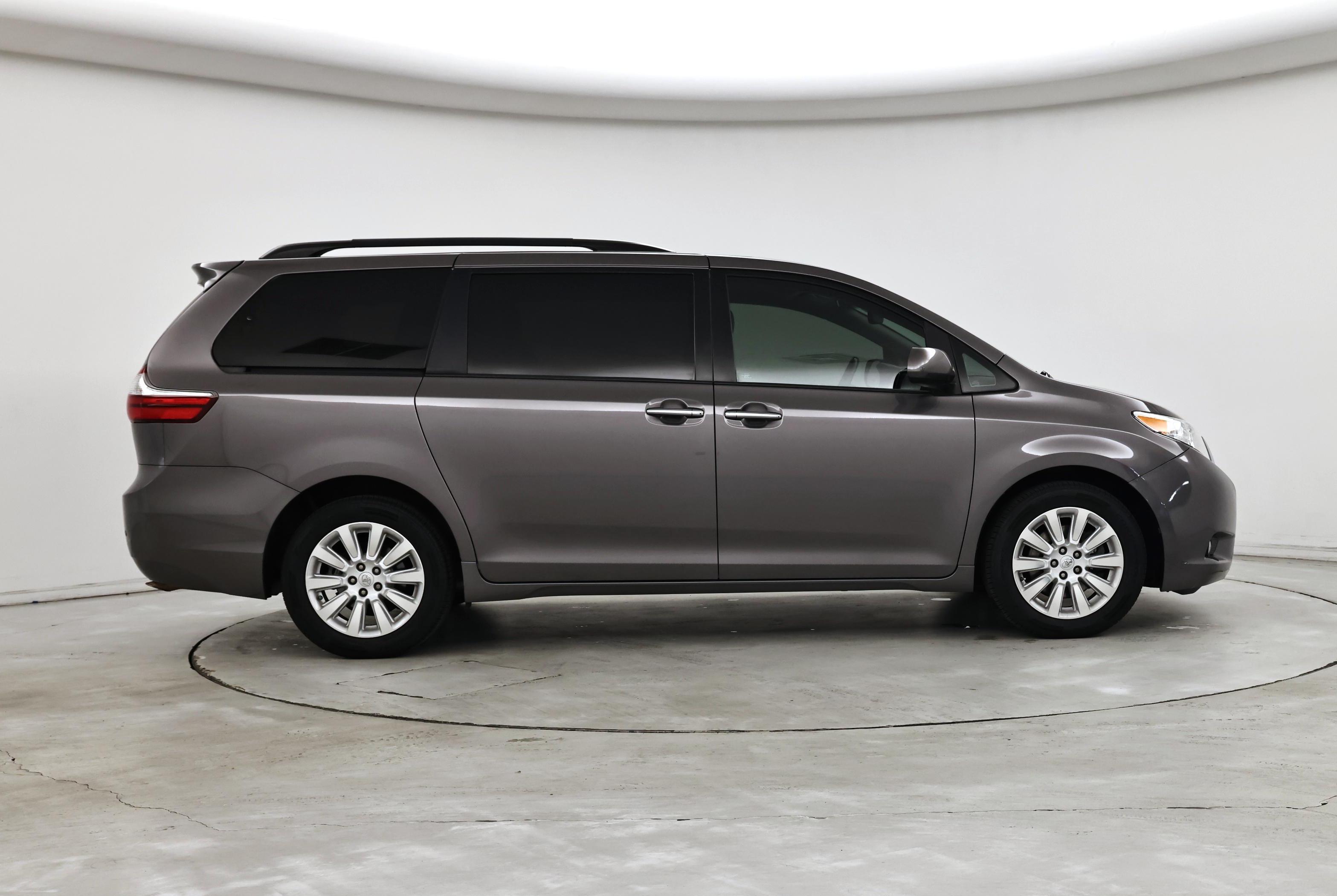 Thumbnail: 2015 Toyota Sienna - 7