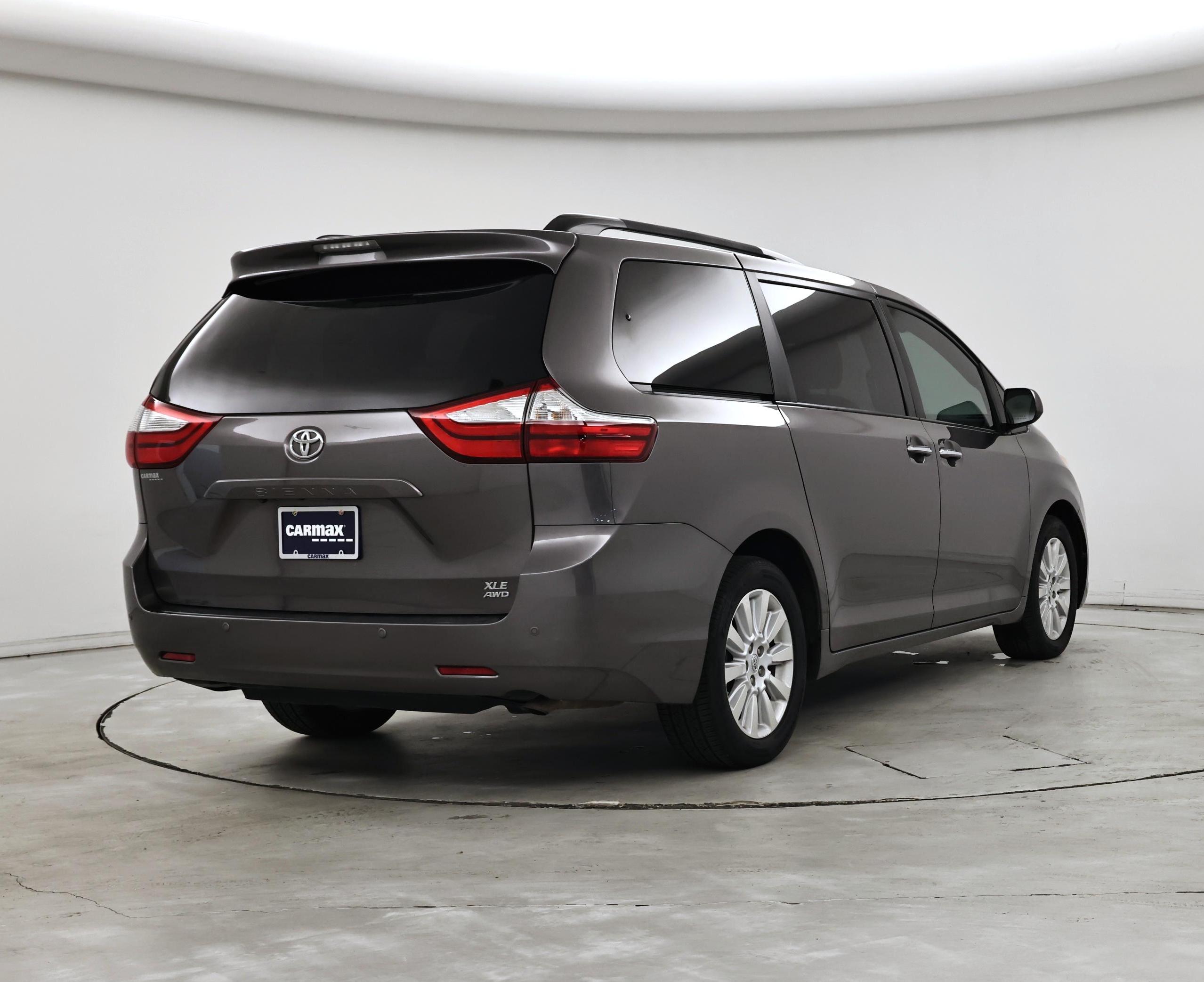 Thumbnail: 2015 Toyota Sienna - 8