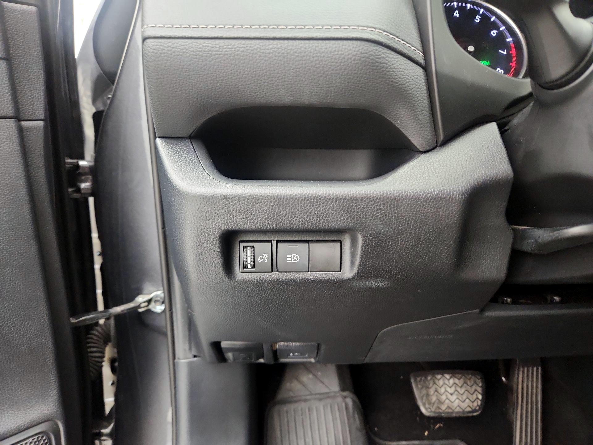 Thumbnail: 2019 Toyota RAV4 - 13