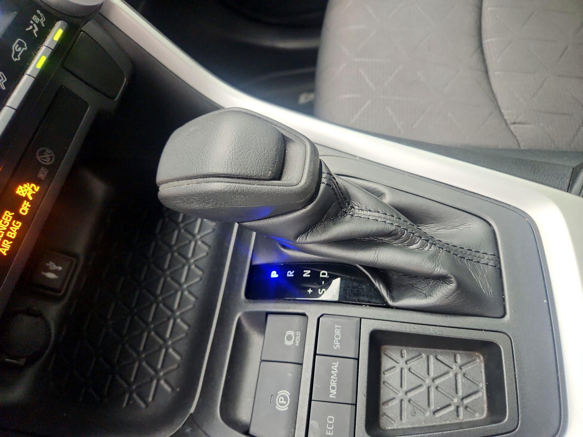 Thumbnail: 2019 Toyota RAV4 - 17