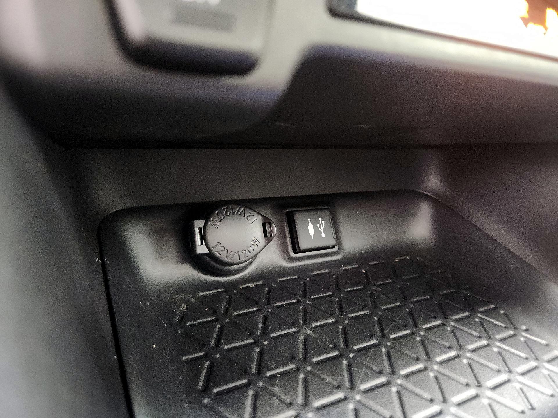 Thumbnail: 2019 Toyota RAV4 - 18