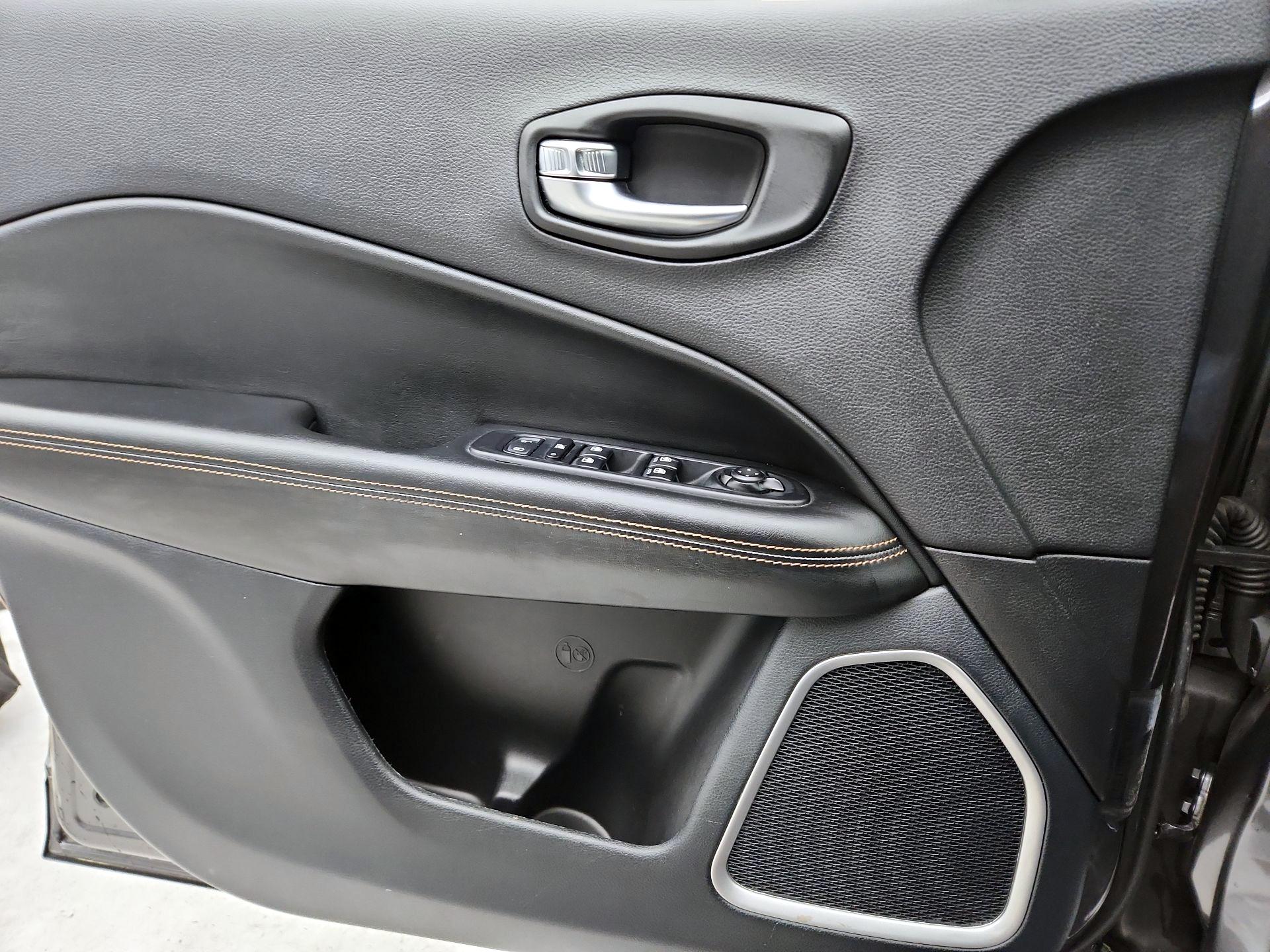 Thumbnail: 2020 Jeep Compass - 12