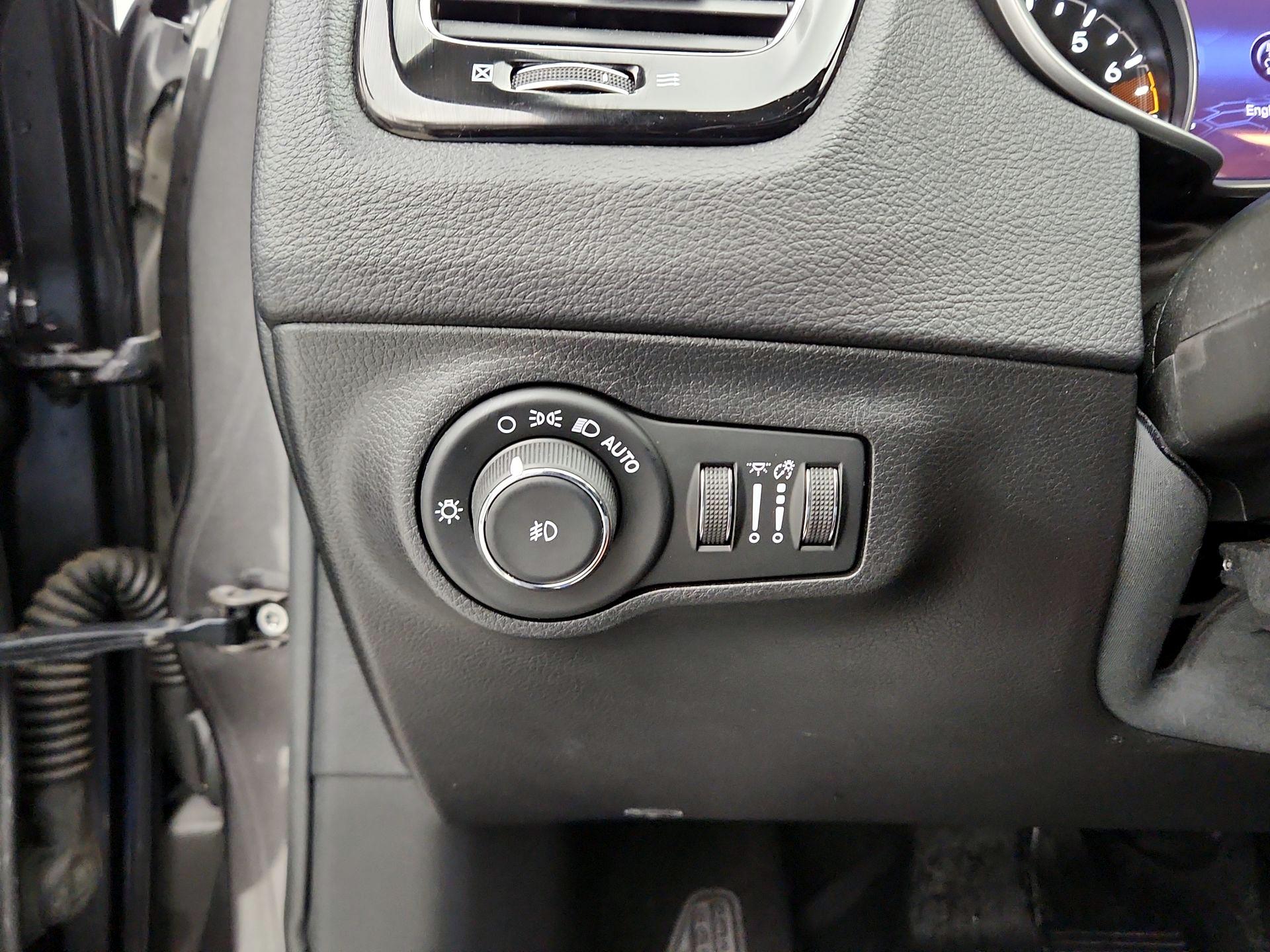 Thumbnail: 2020 Jeep Compass - 13