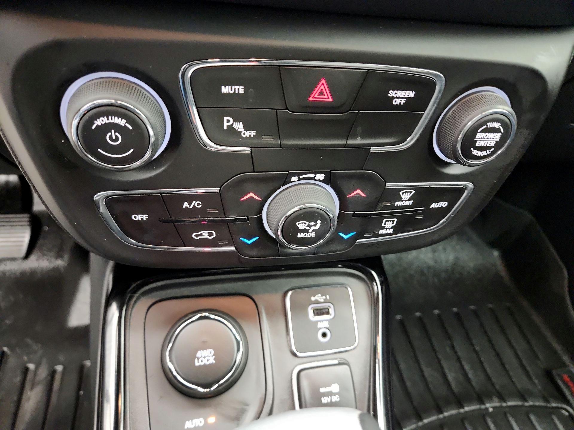 Thumbnail: 2020 Jeep Compass - 16