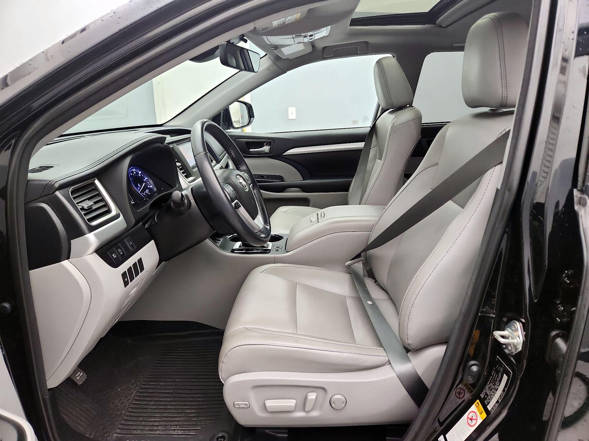 Thumbnail: 2018 Toyota Highlander - 11