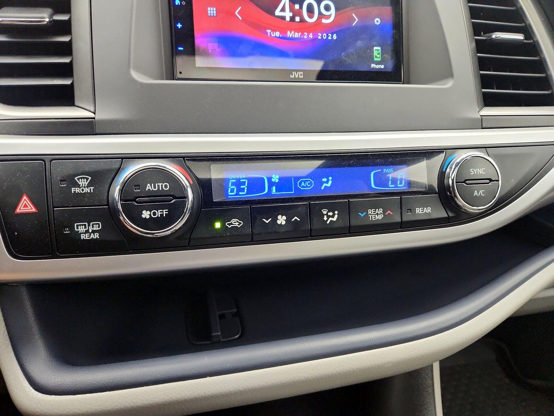 Thumbnail: 2018 Toyota Highlander - 16