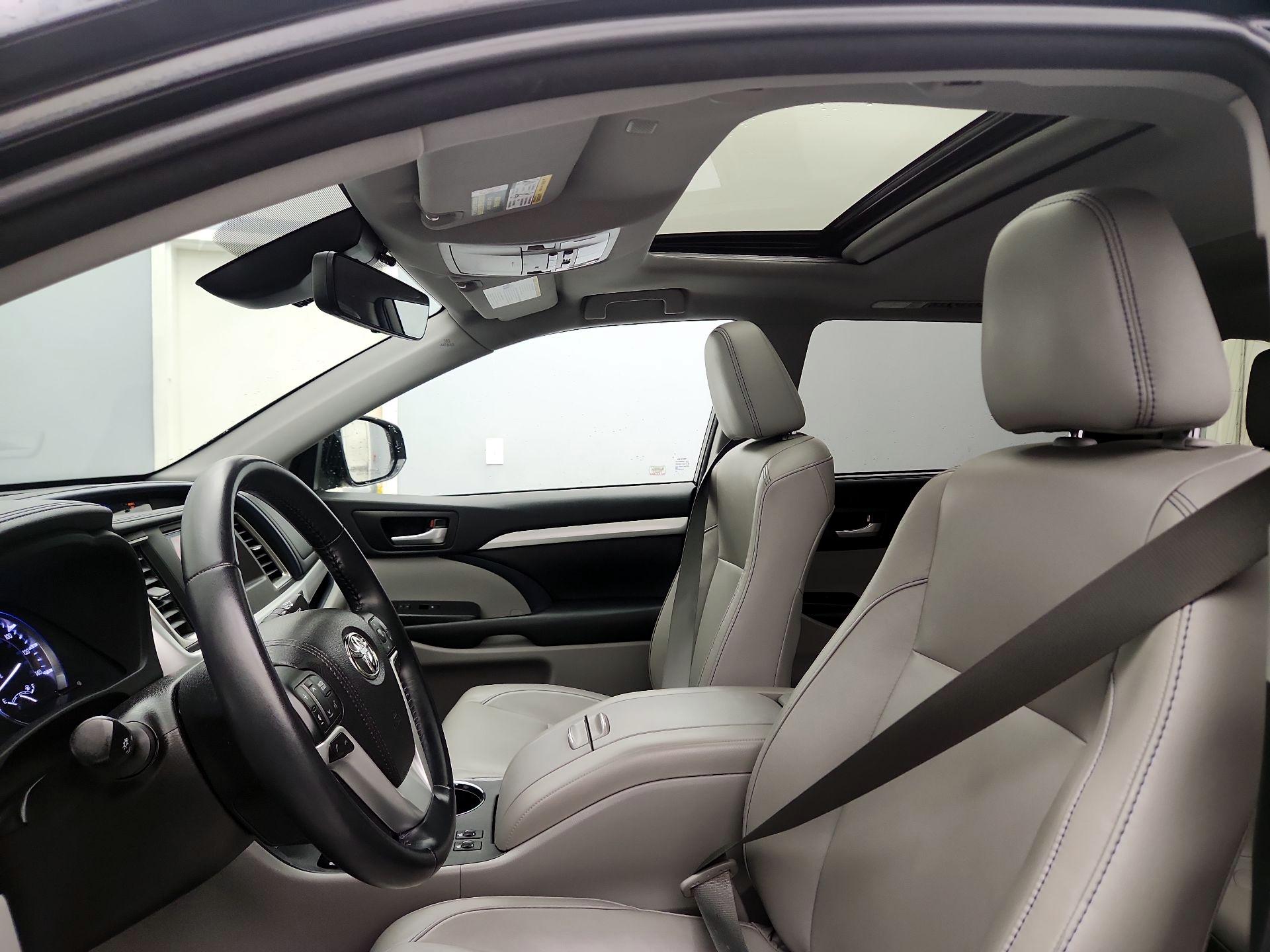 Thumbnail: 2018 Toyota Highlander - 19