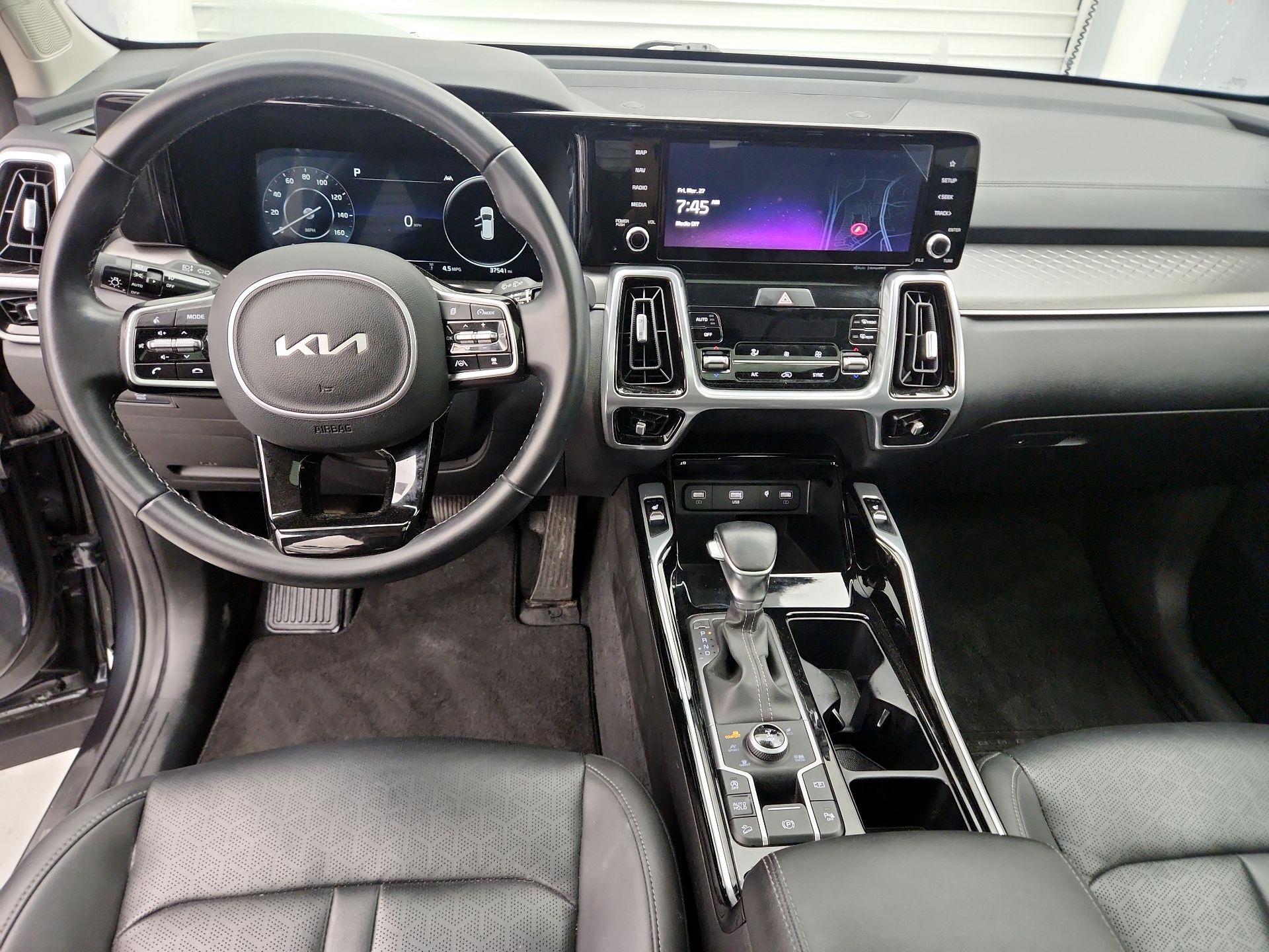 Thumbnail: 2023 Kia Sorento - 9