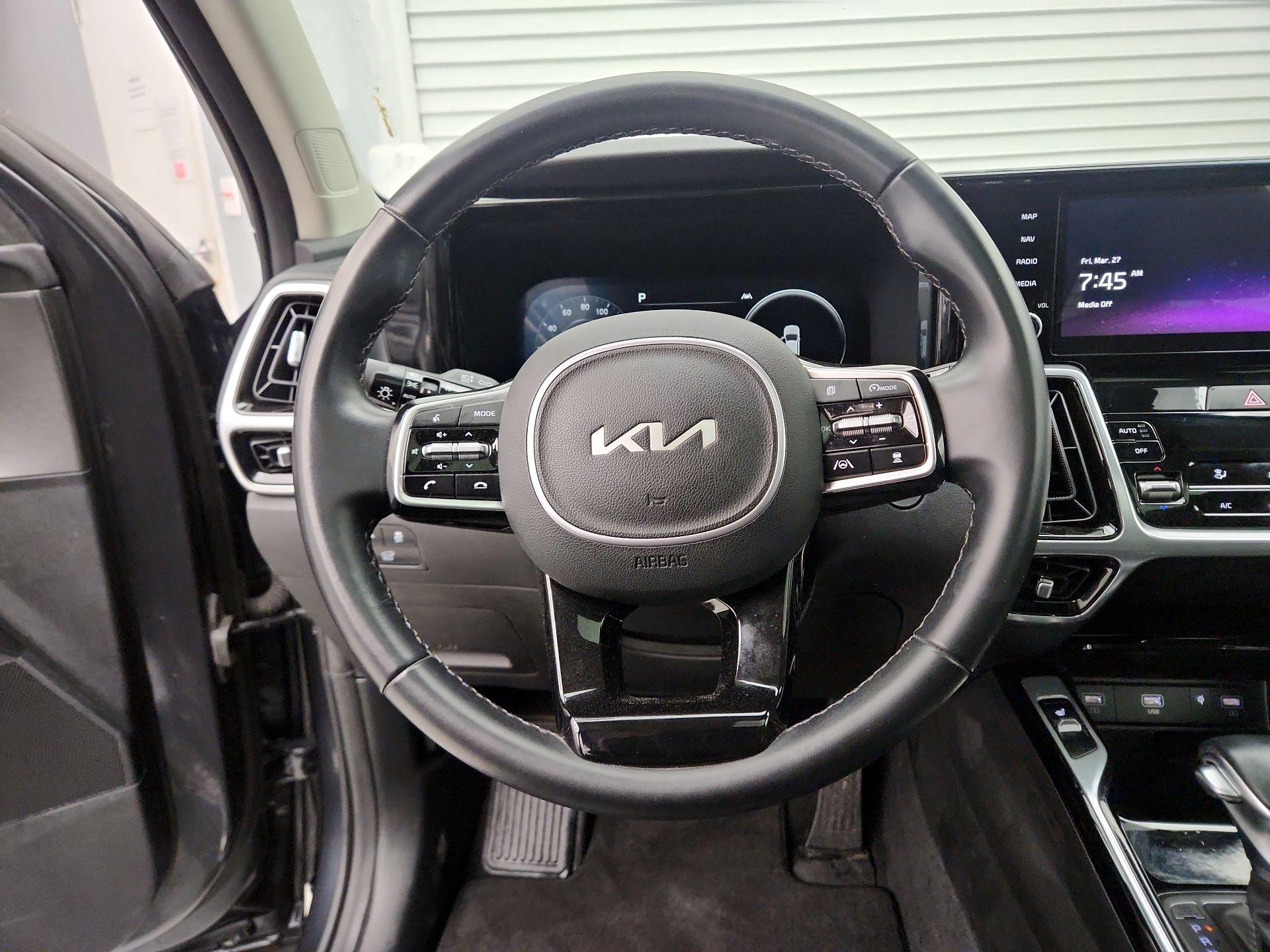 Thumbnail: 2023 Kia Sorento - 10