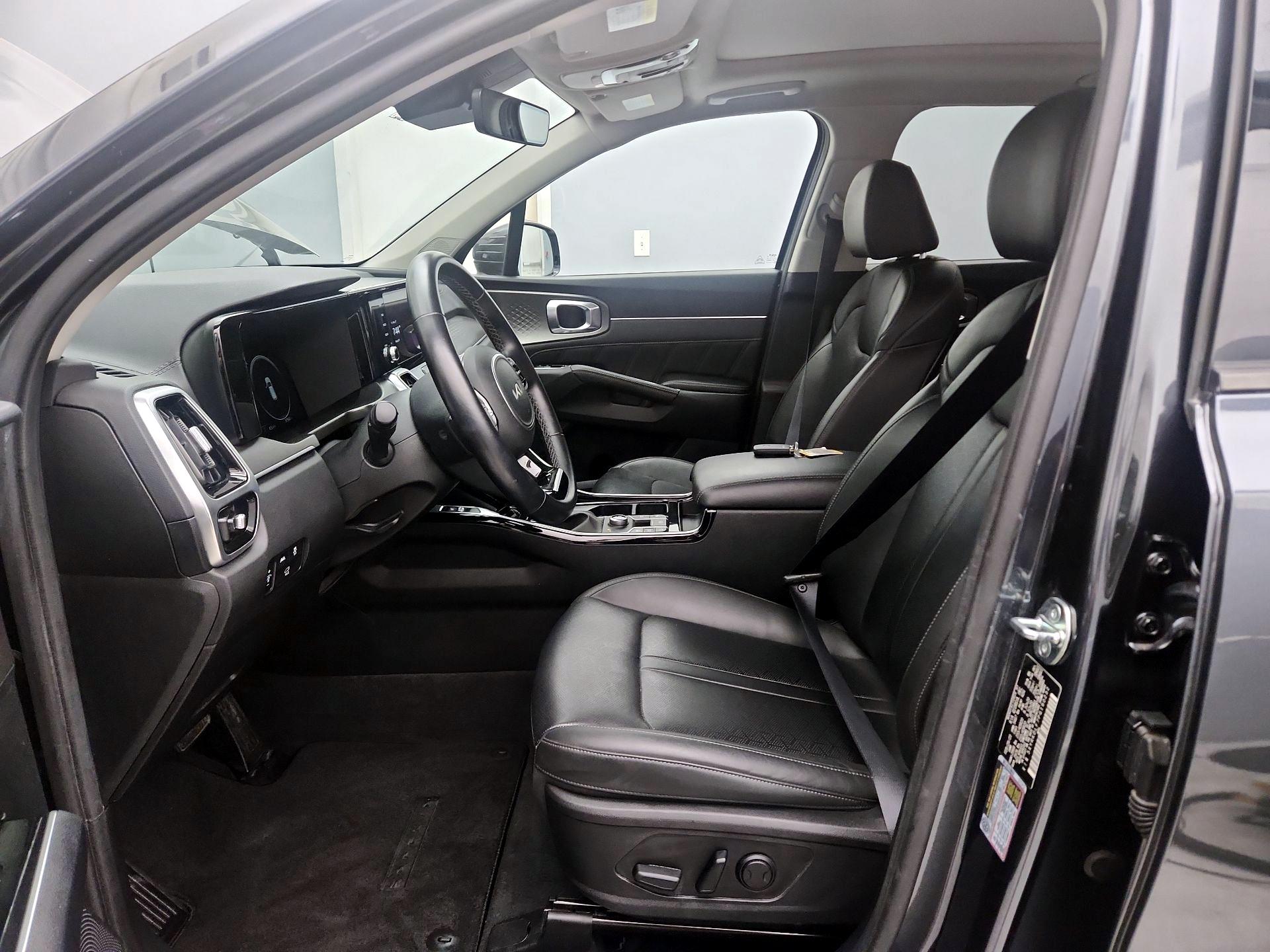 Thumbnail: 2023 Kia Sorento - 11