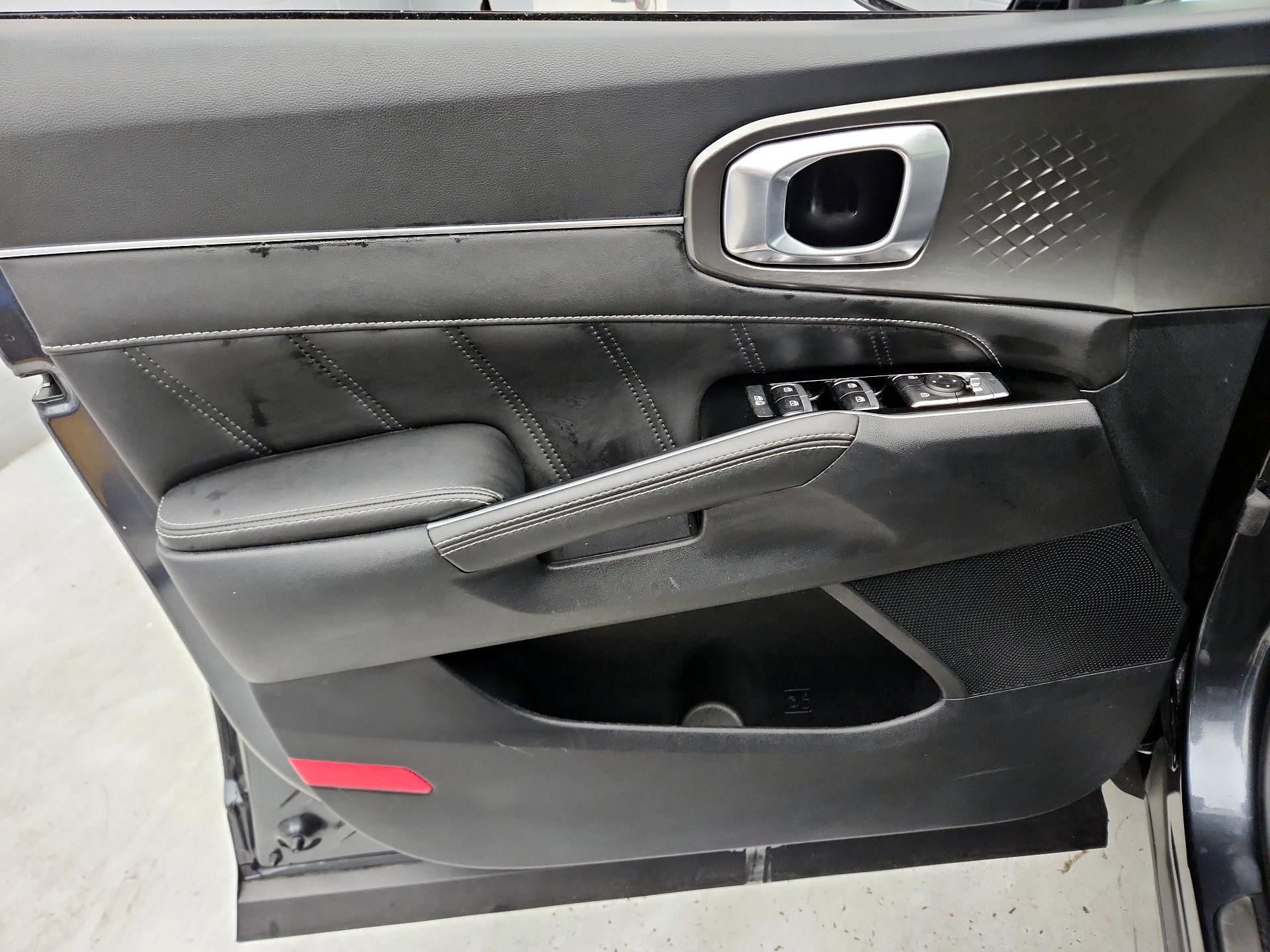 Thumbnail: 2023 Kia Sorento - 12