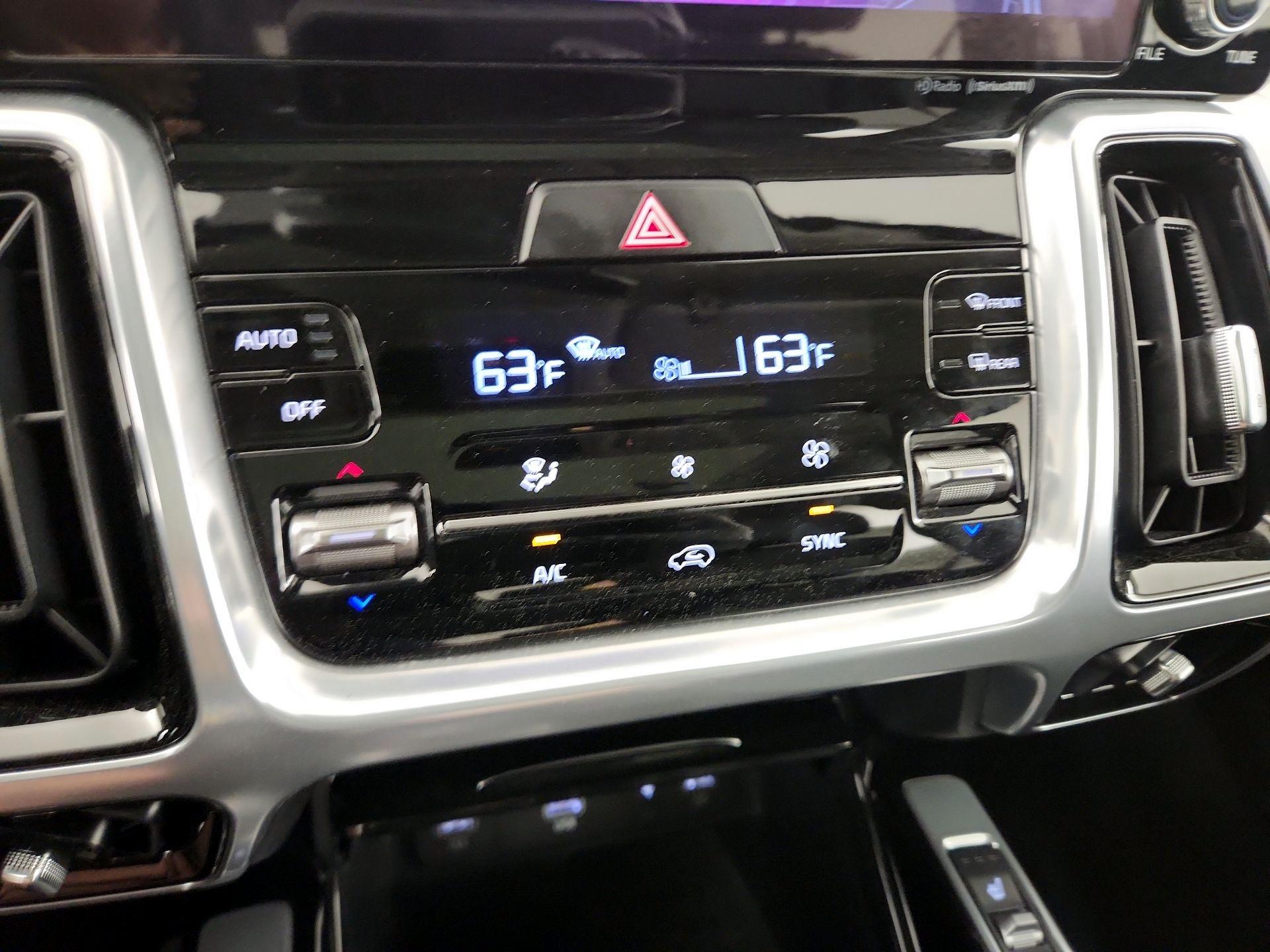 Thumbnail: 2023 Kia Sorento - 17