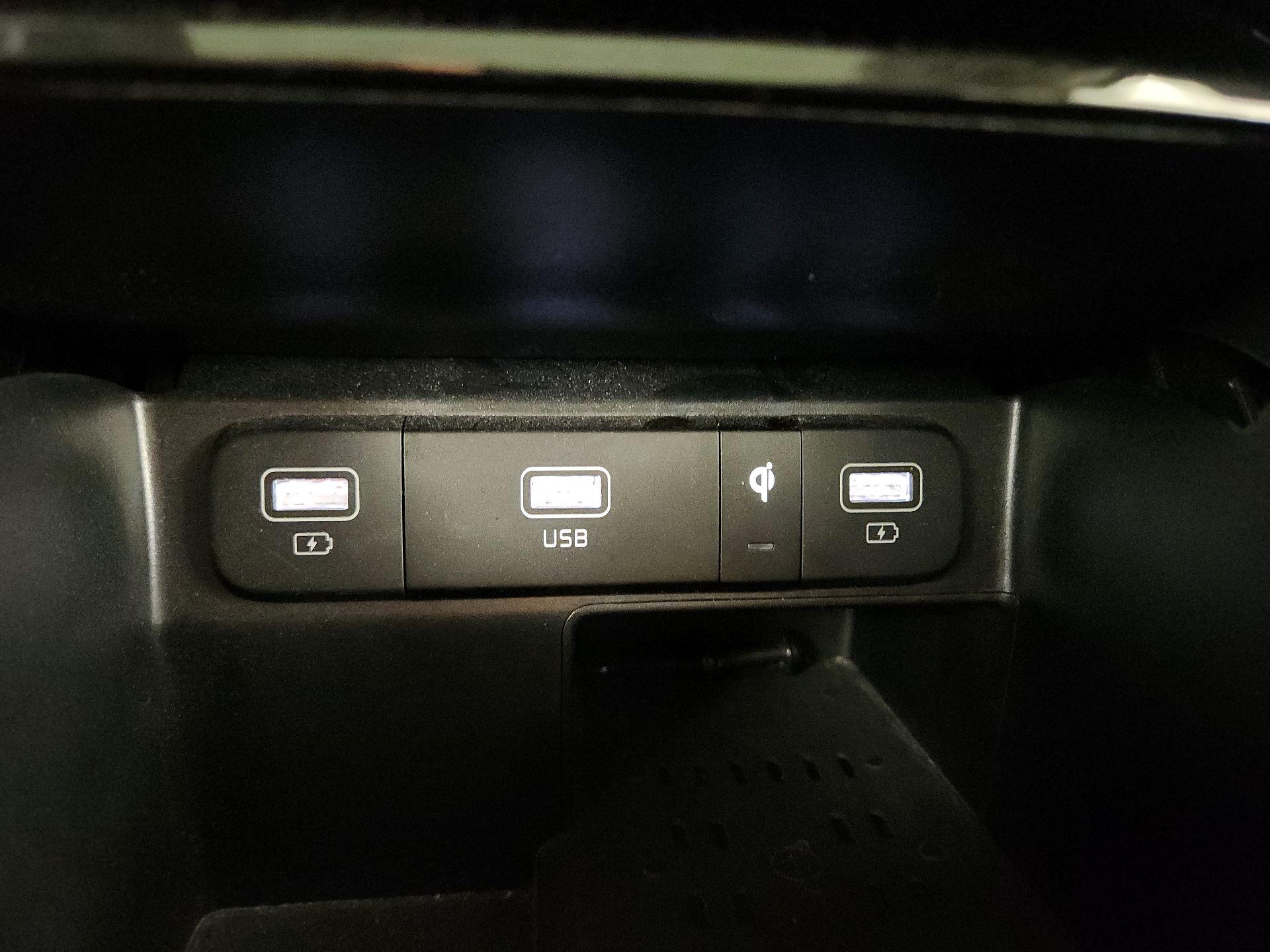 Thumbnail: 2023 Kia Sorento - 19