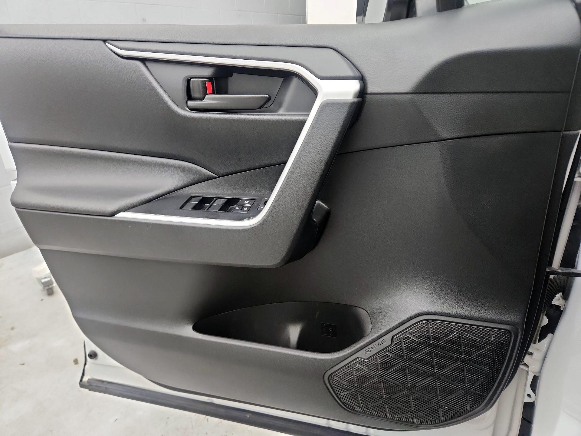 Thumbnail: 2021 Toyota RAV4 - 12