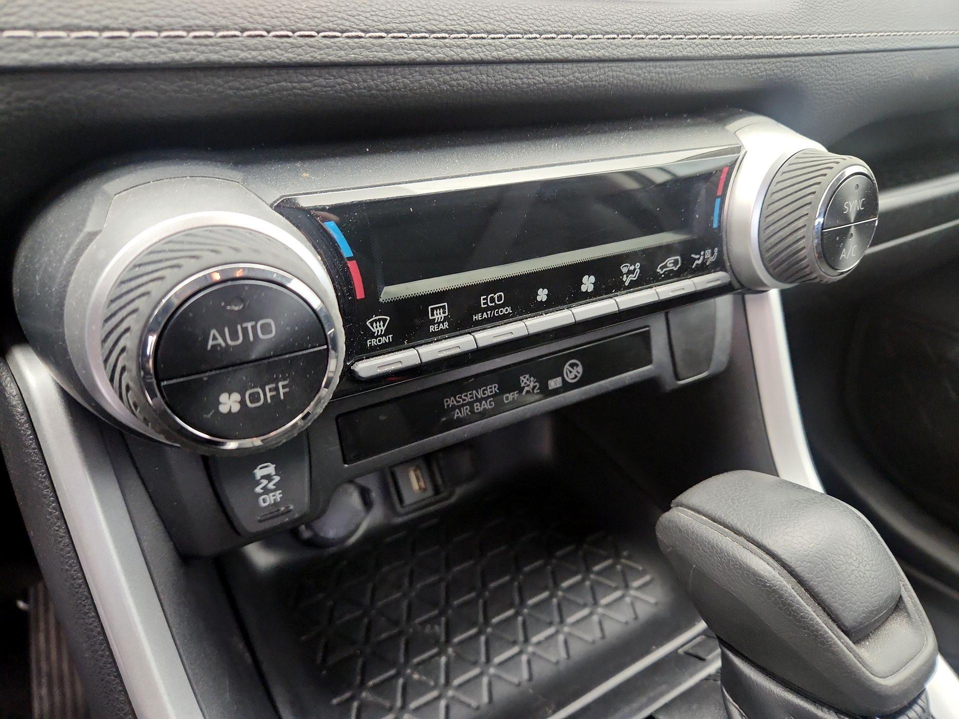 Thumbnail: 2021 Toyota RAV4 - 16