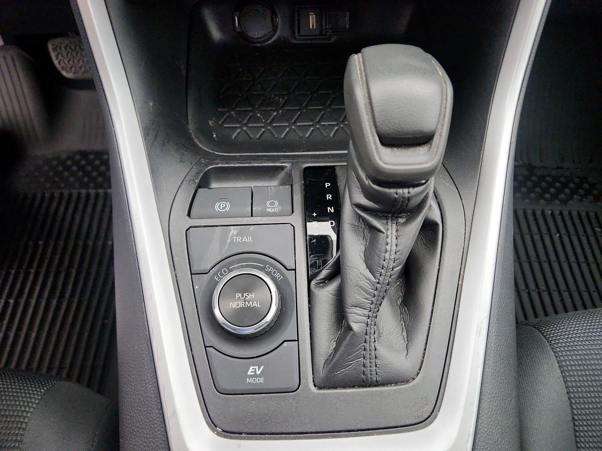 Thumbnail: 2021 Toyota RAV4 - 17