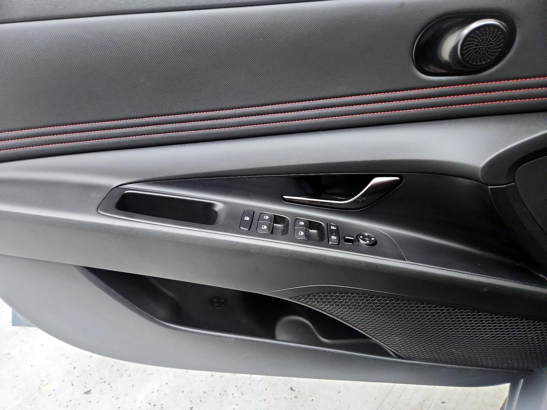 Thumbnail: 2022 Hyundai Elantra - 12