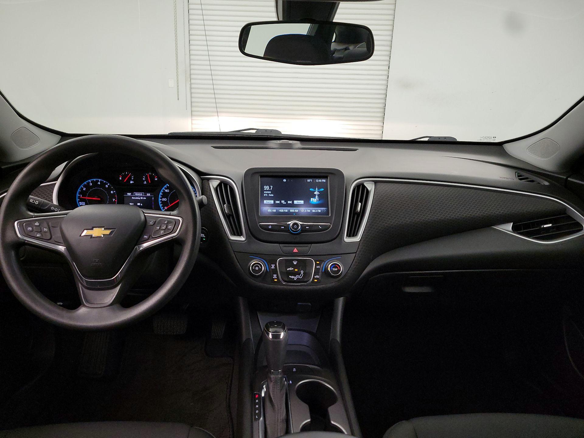 Thumbnail: 2016 Chevrolet Malibu - 9