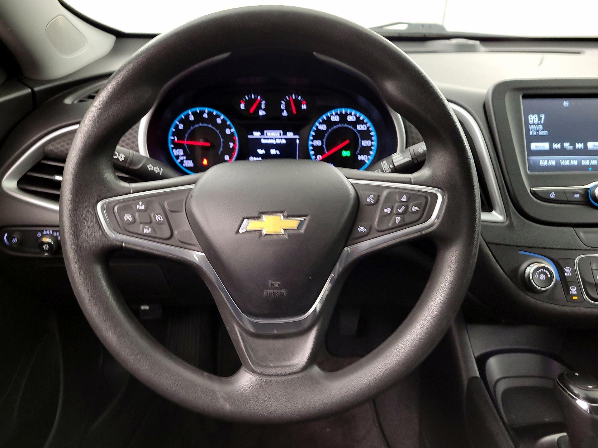 Thumbnail: 2016 Chevrolet Malibu - 10